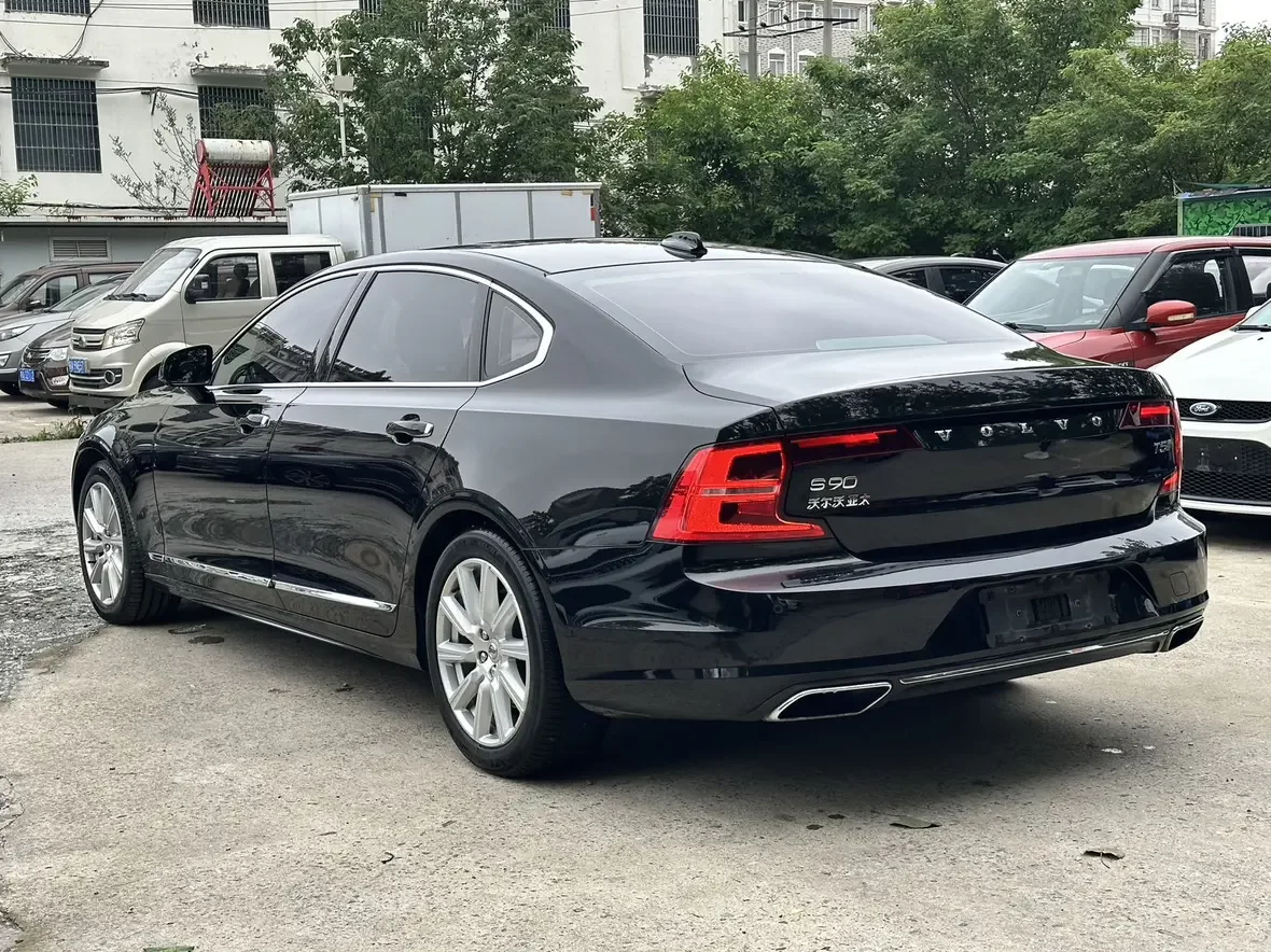 Volvo S90