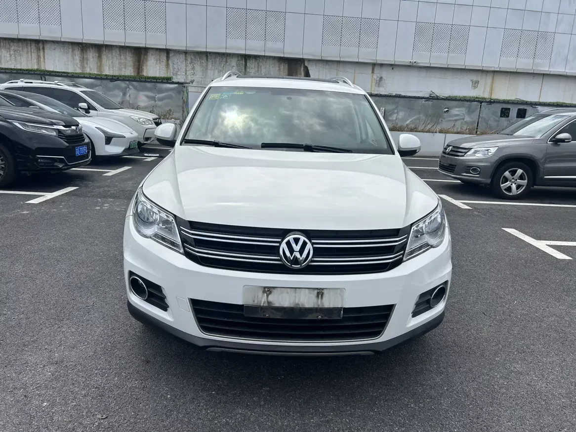 Volkswagen Tiguan (Tharu)