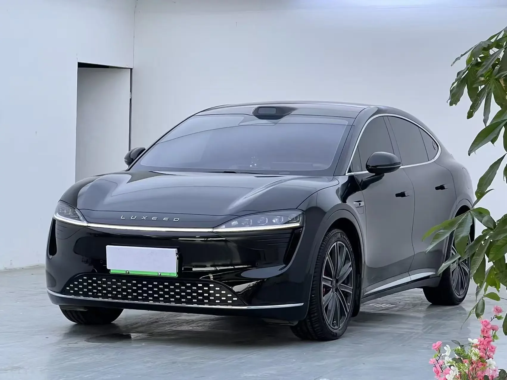 Luxeed Zhijie R7