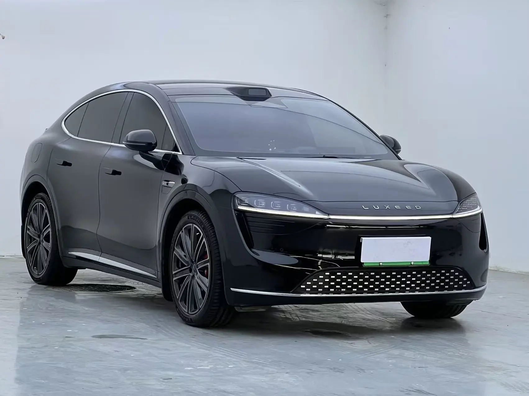 Luxeed Zhijie R7