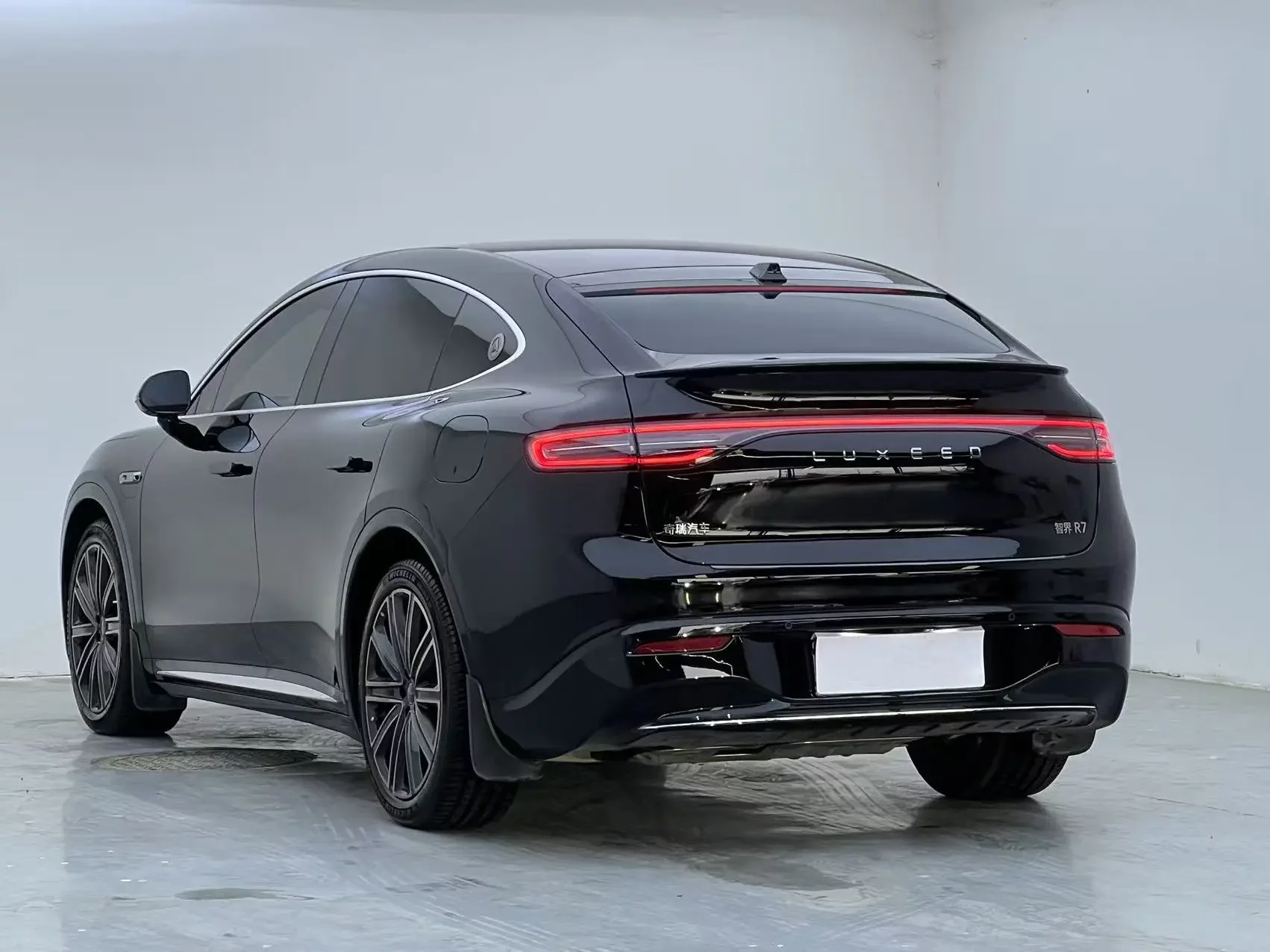 Luxeed Zhijie R7