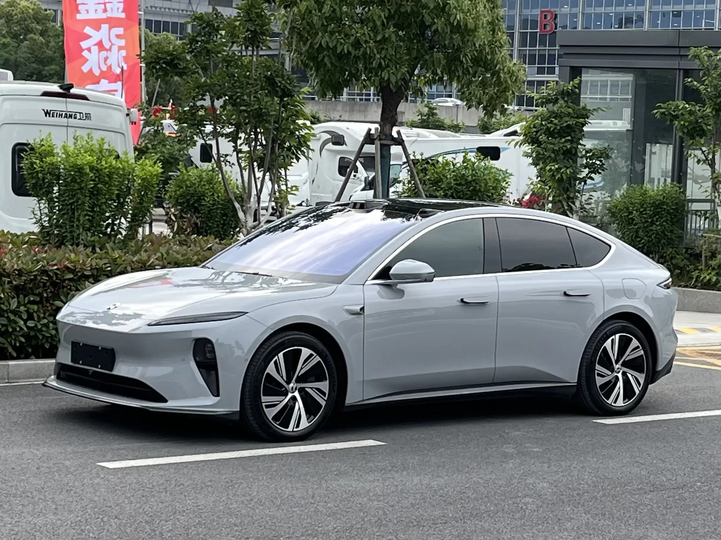 NIO ET5  из Китая