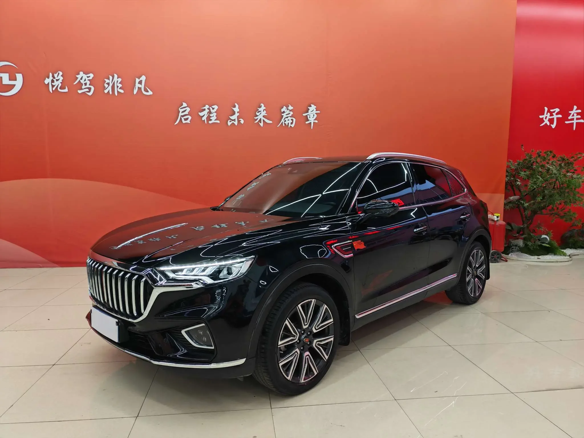 Hongqi HS5