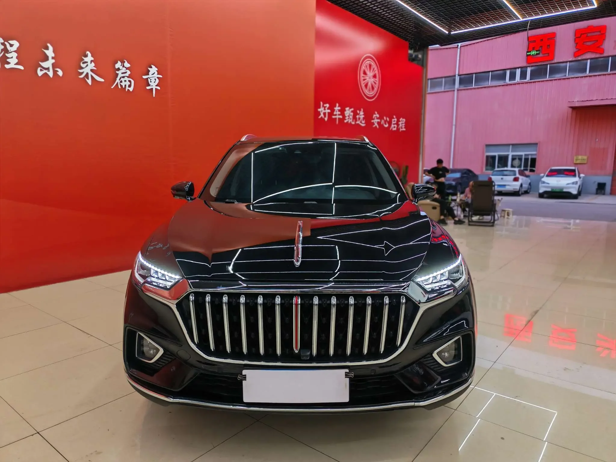 Hongqi HS5