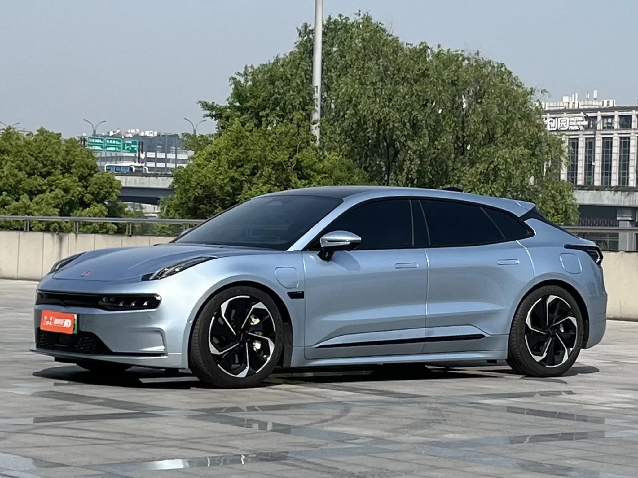 ZEEKR 001