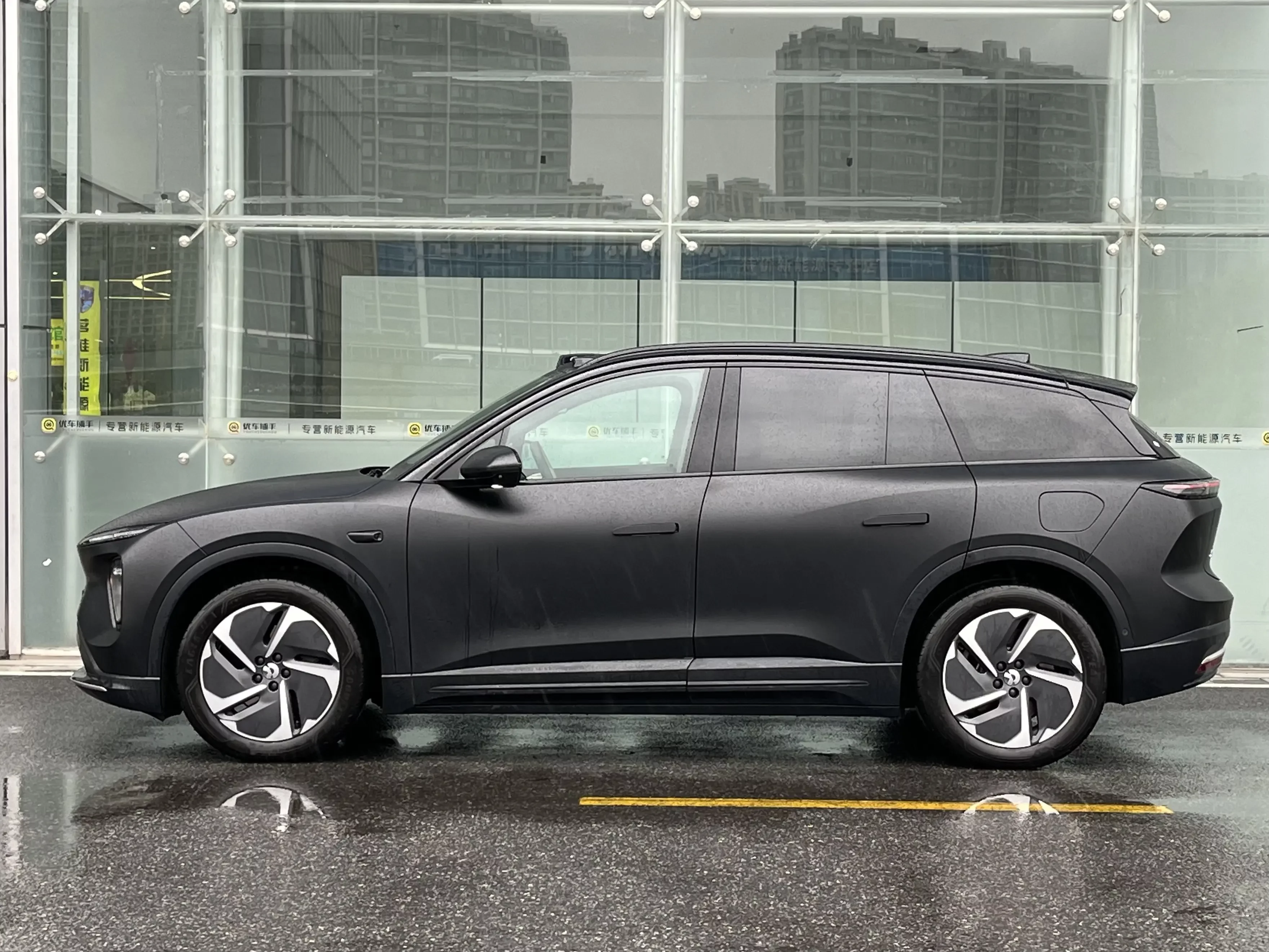 NIO ES6