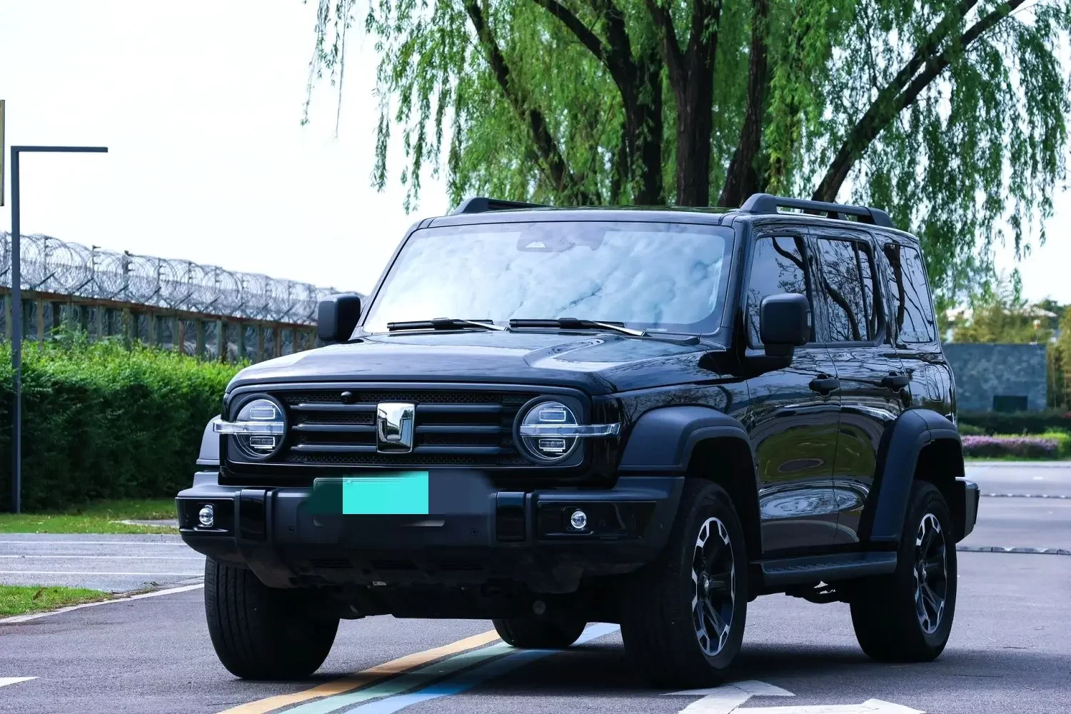 Tank 300 Hi4-T