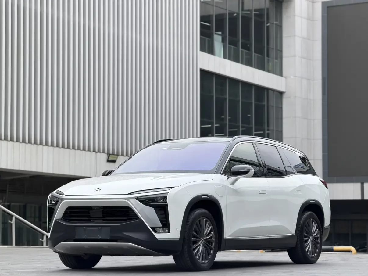 NIO ES8