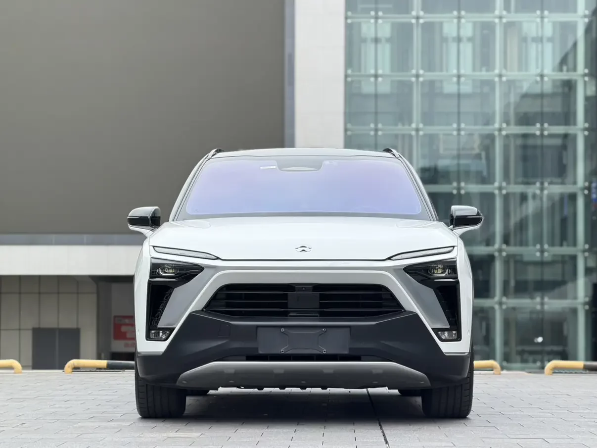 NIO ES8