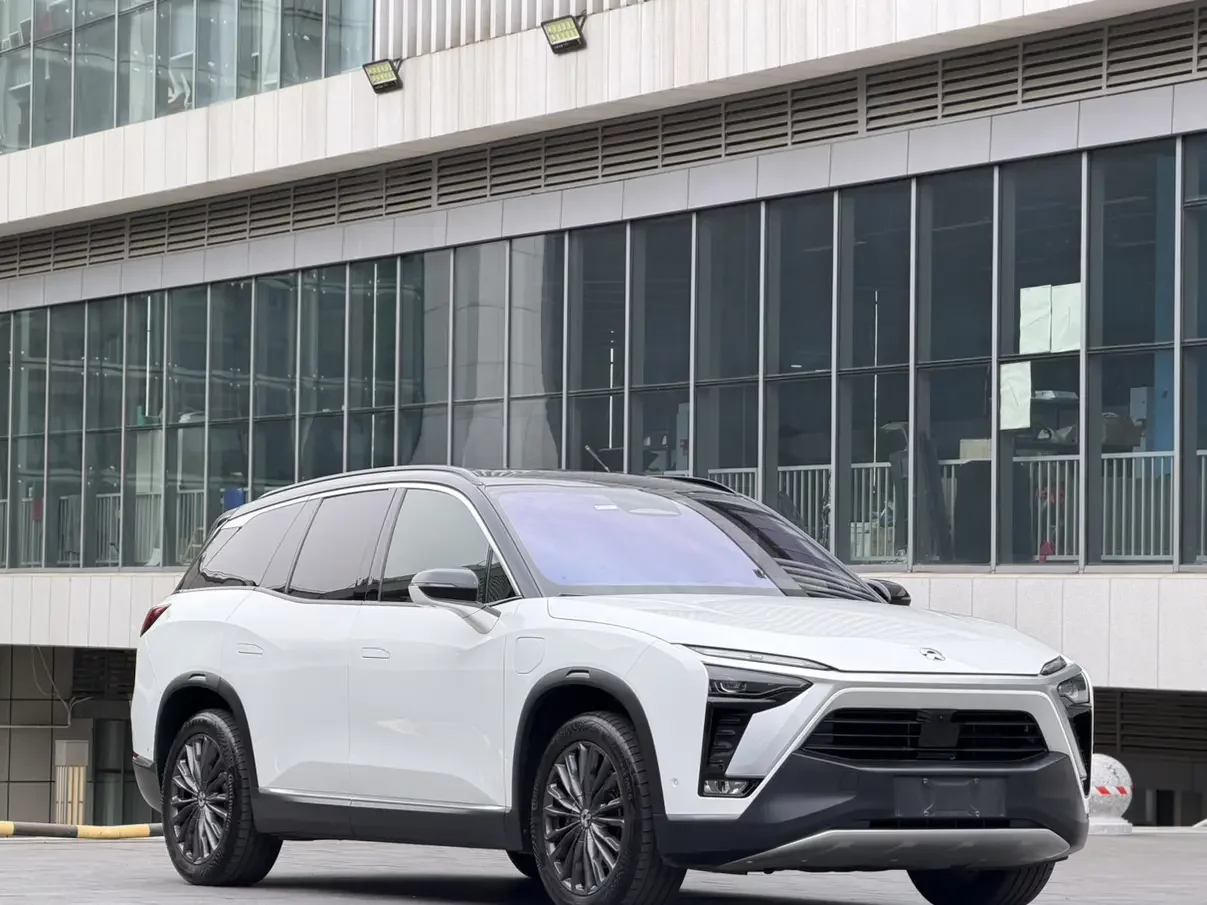 NIO ES8