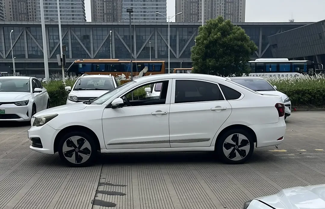 Dongfeng Fengshen E70