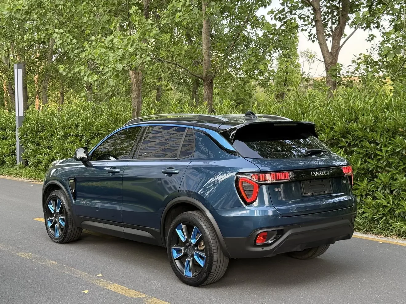 Lynk & Co 01