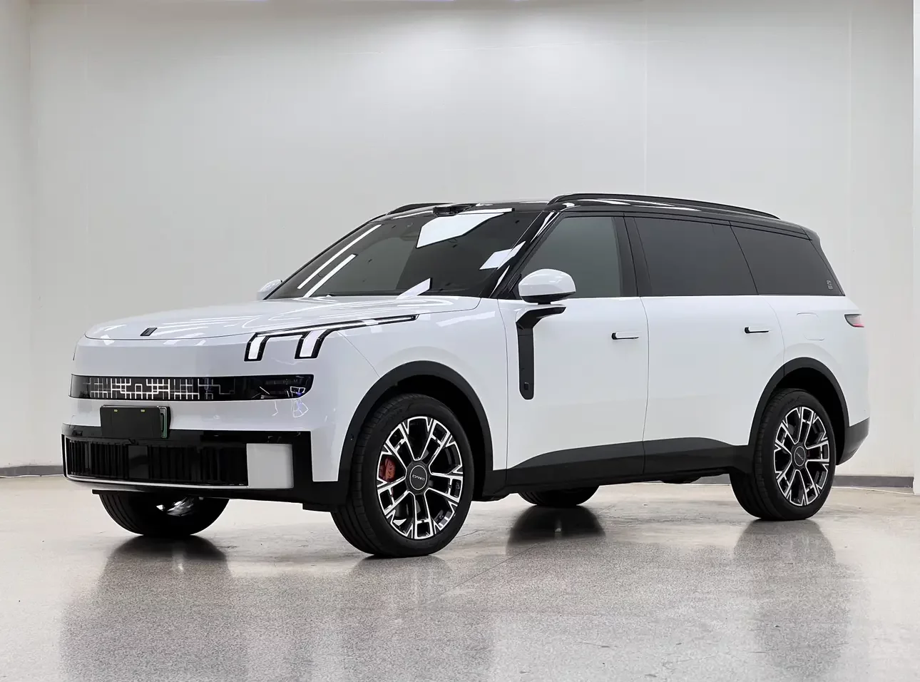 Lynk & Co 900