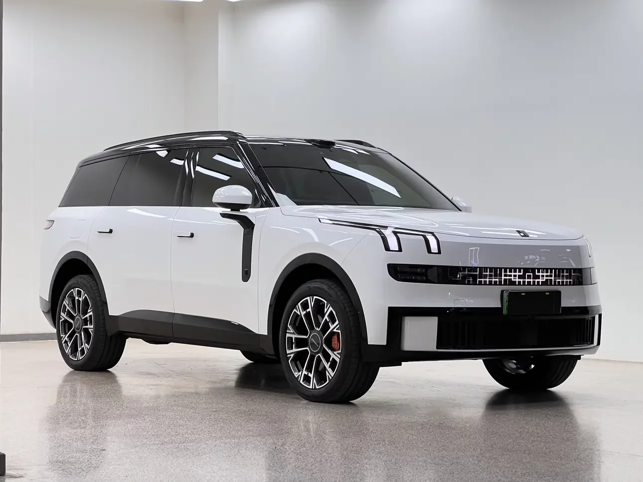Lynk & Co 900