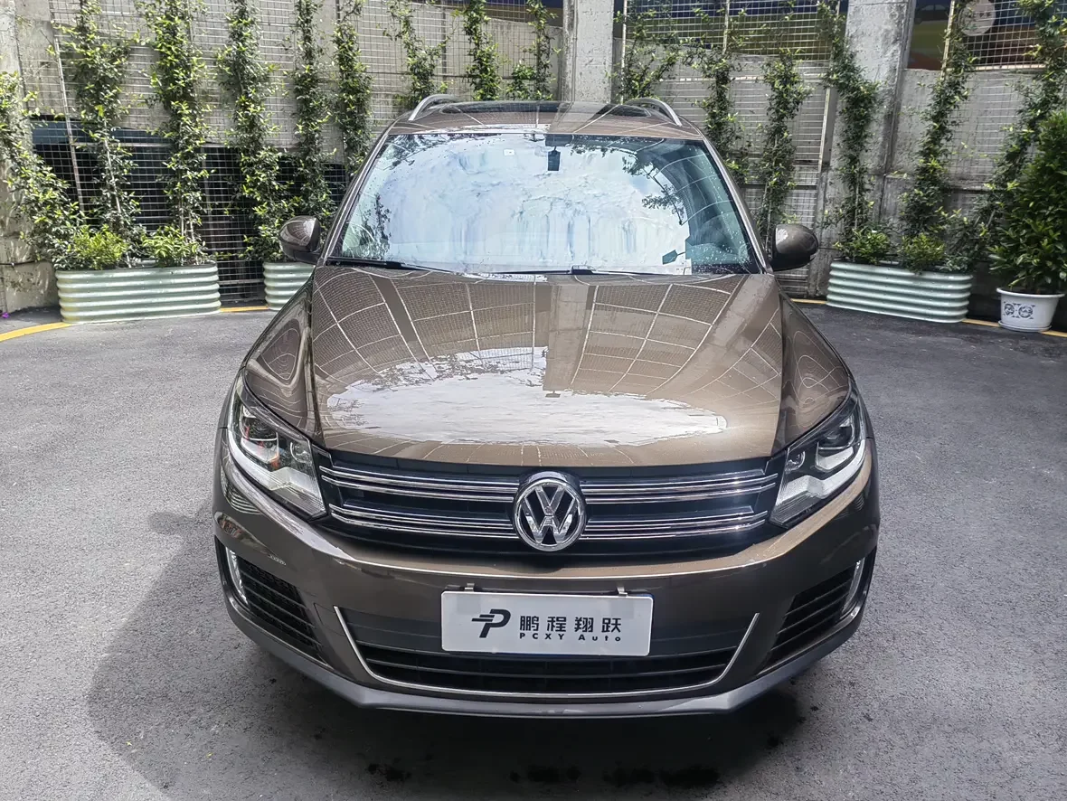 Volkswagen Tiguan (Tharu)
