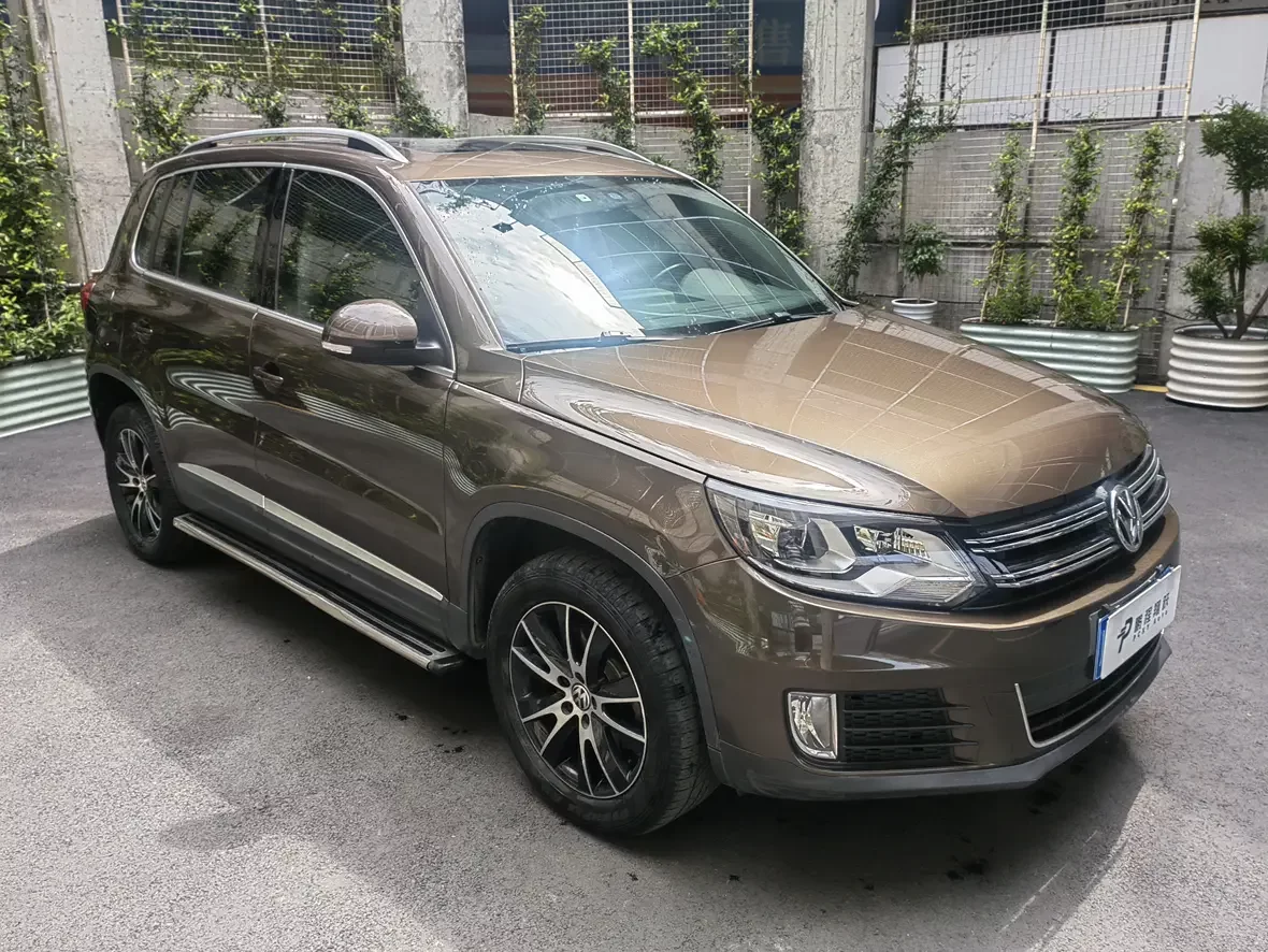 Volkswagen Tiguan (Tharu)