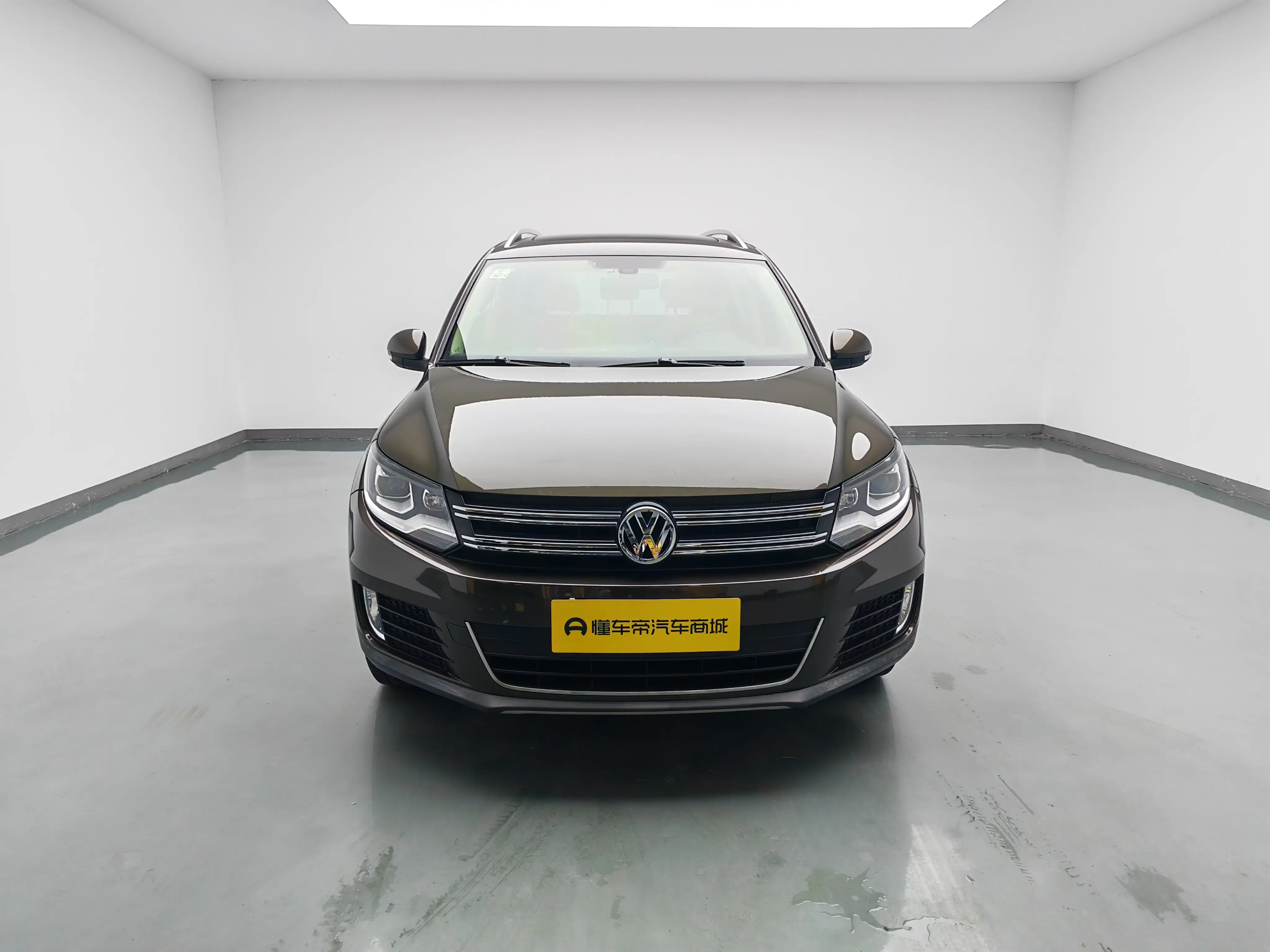 Volkswagen Tiguan (Tharu)