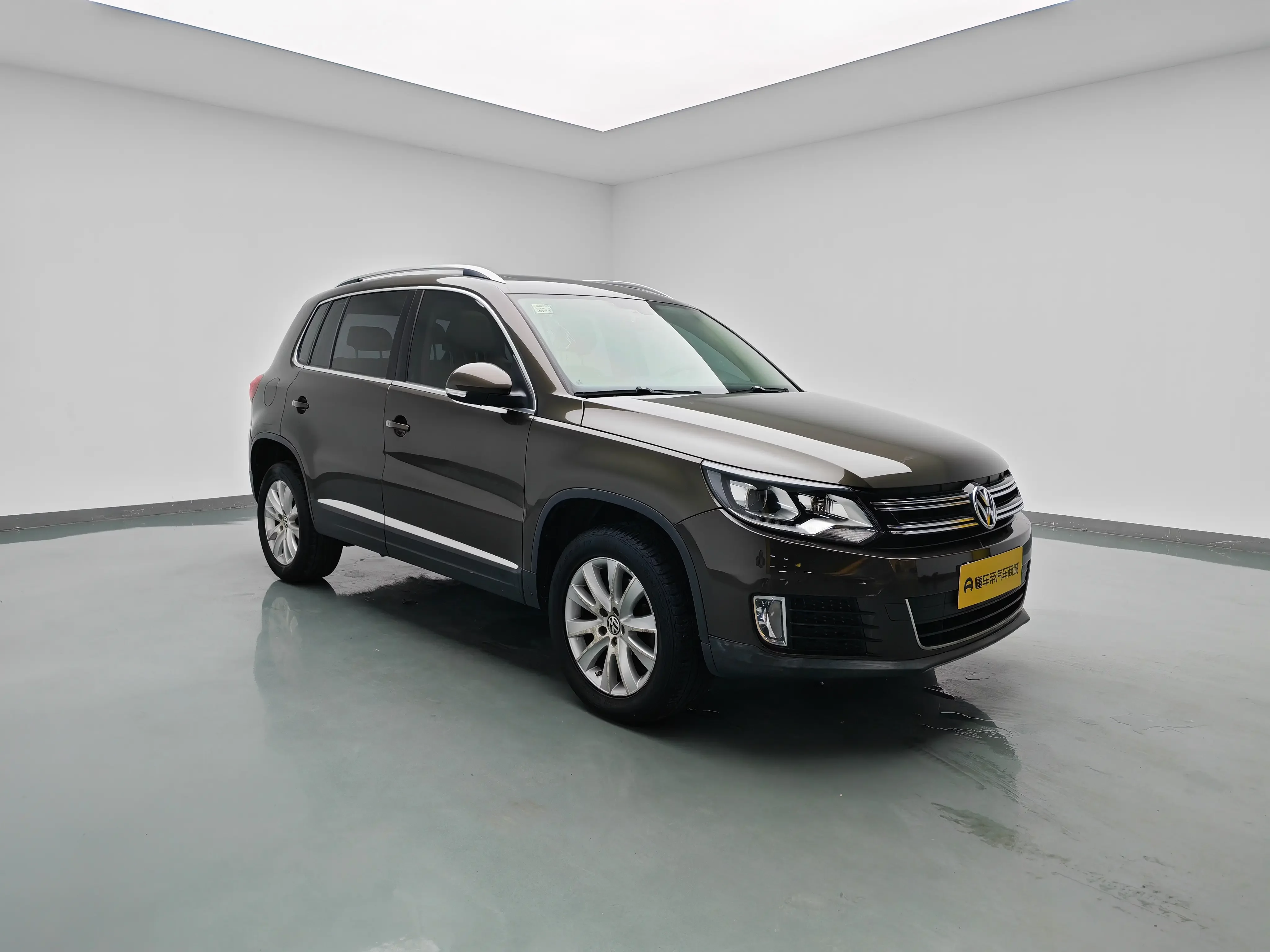 Volkswagen Tiguan (Tharu)