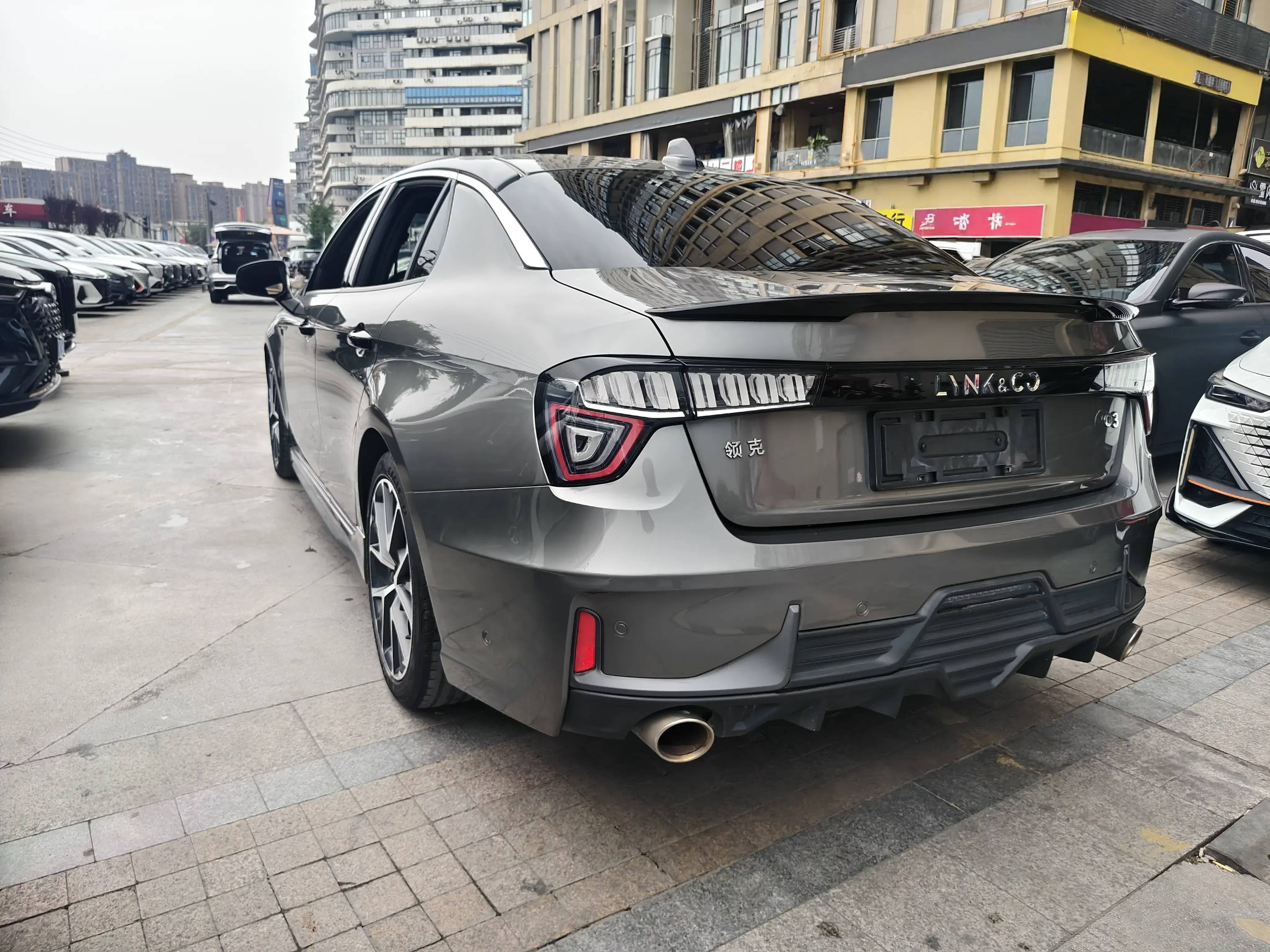 Lynk & Co 03