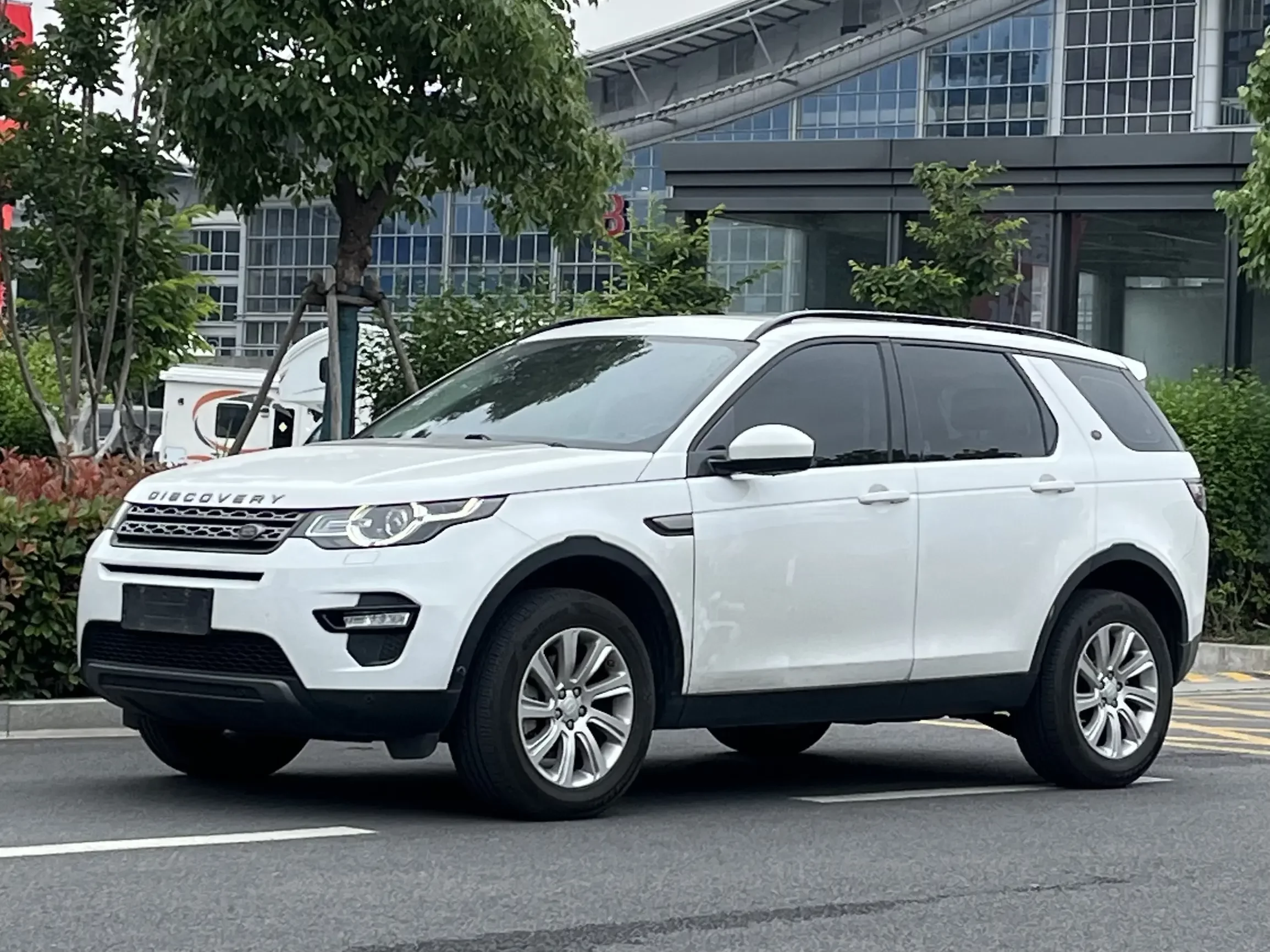 Land Rover Discover the magic