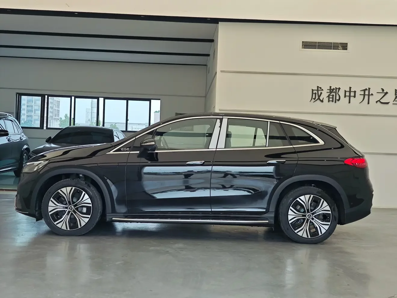 Mercedes-Benz EQE SUV