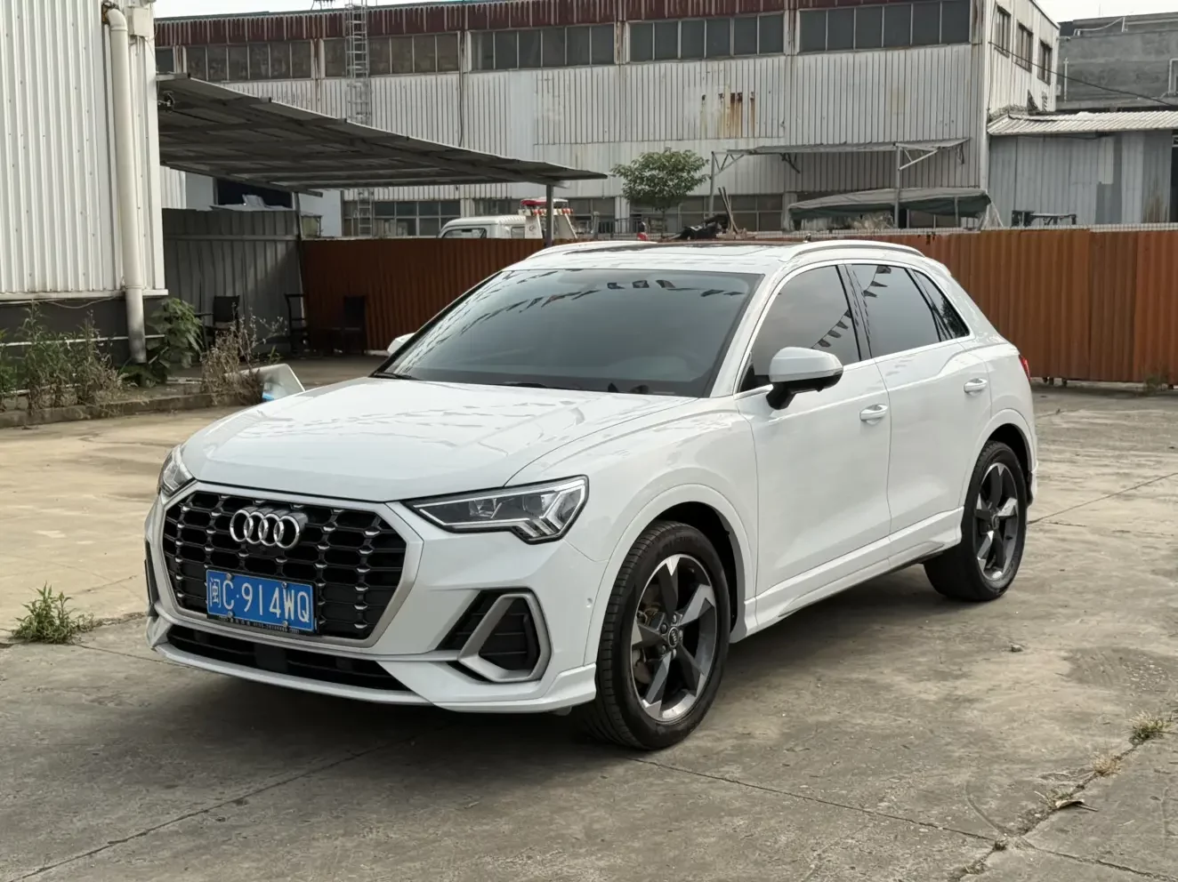 AUDI Q3