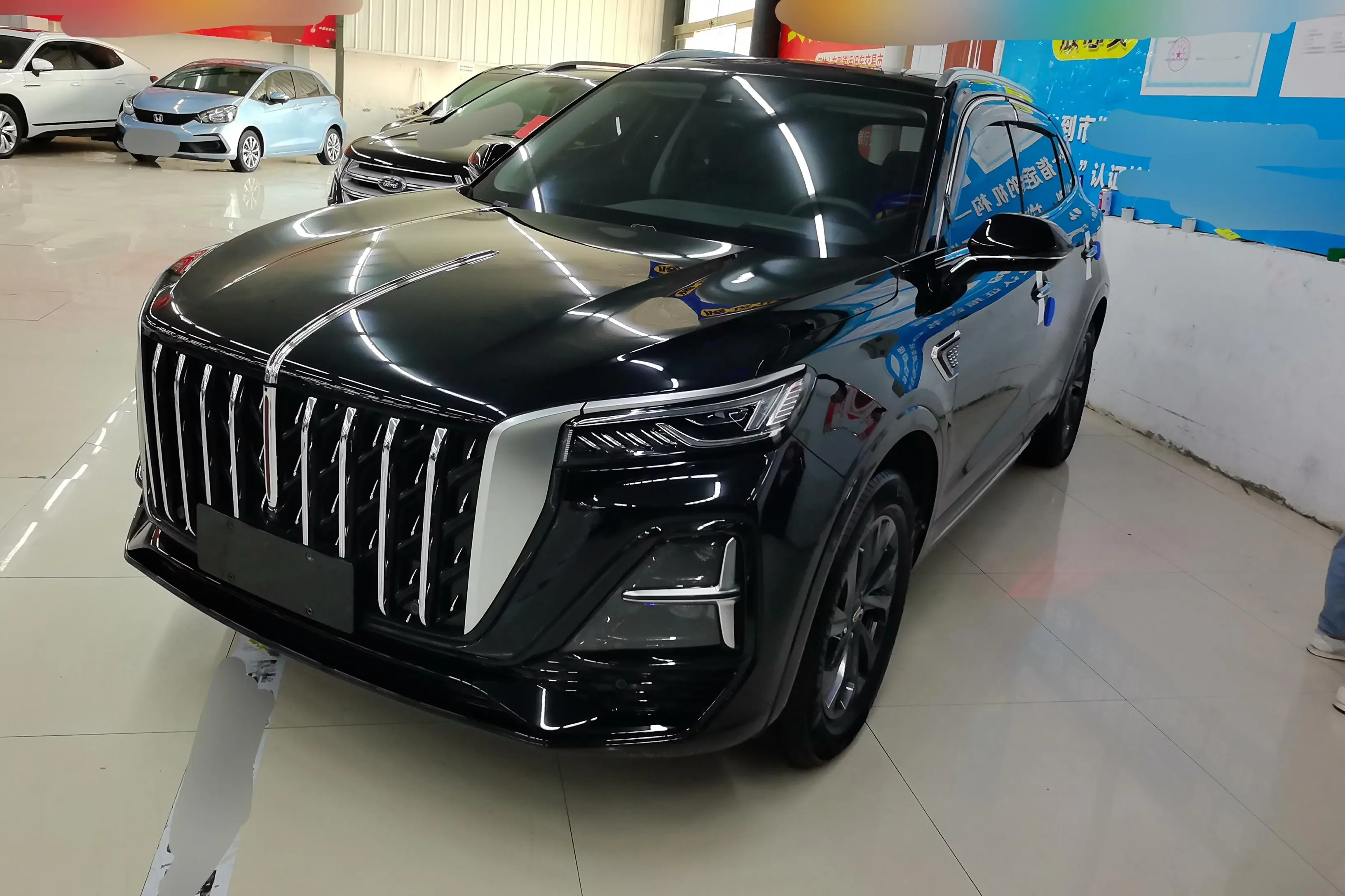 Hongqi HS5
