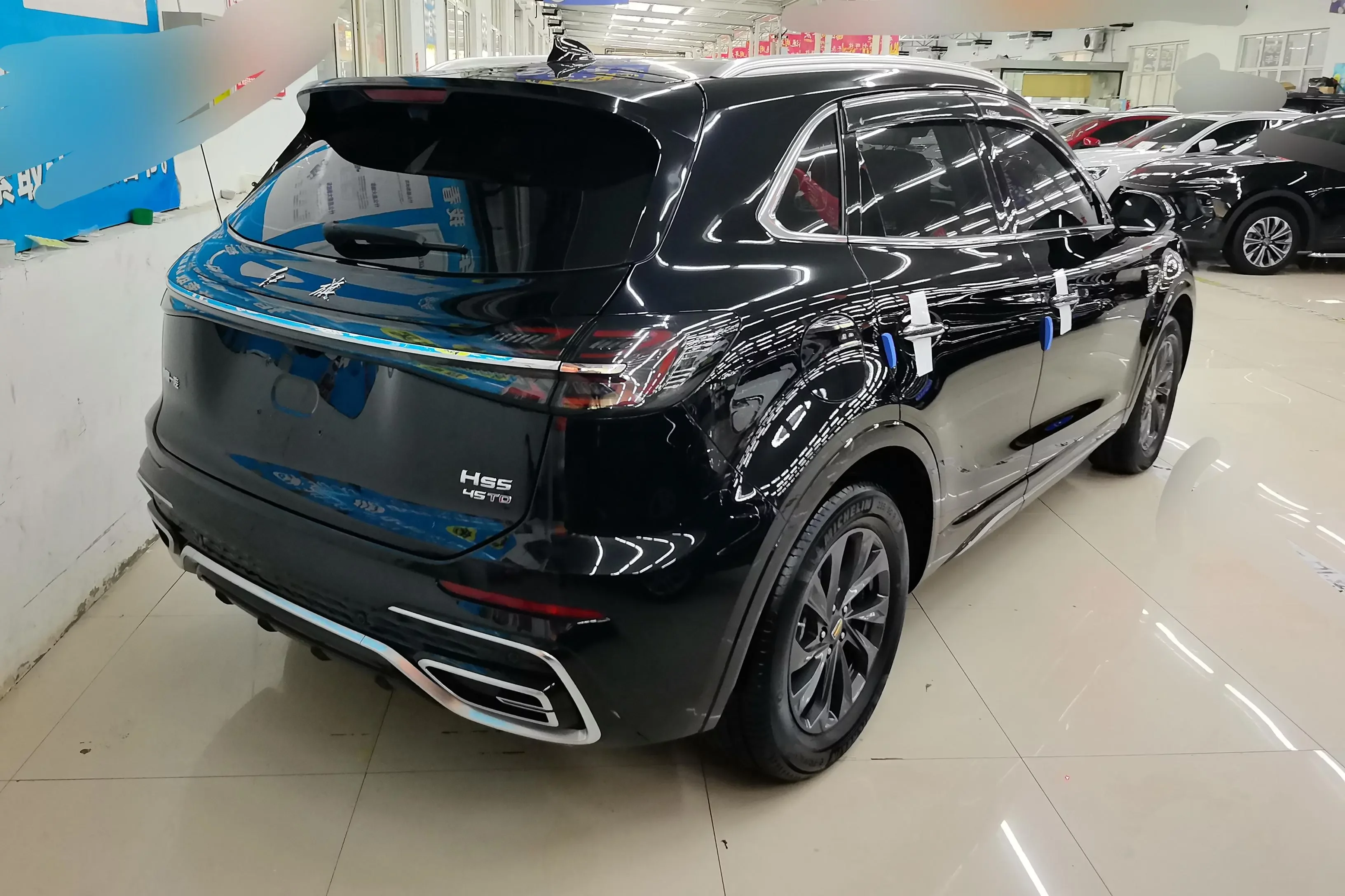 Hongqi HS5