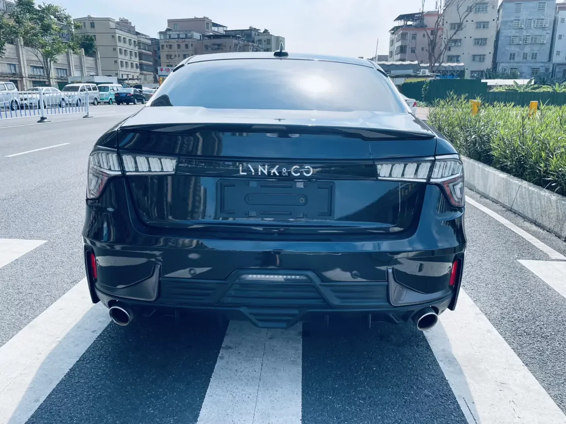 Lynk & Co 03