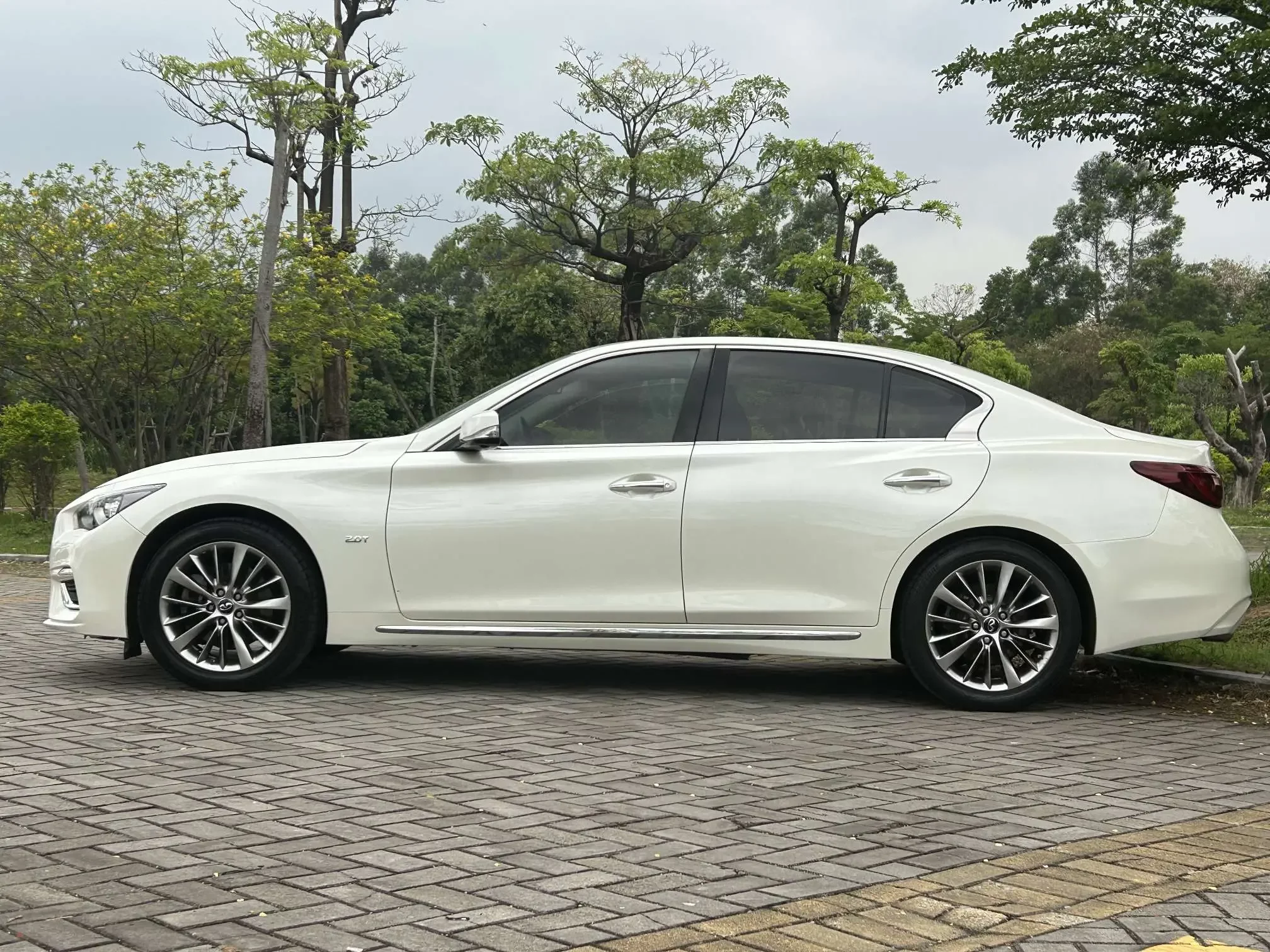 Infiniti Q50L