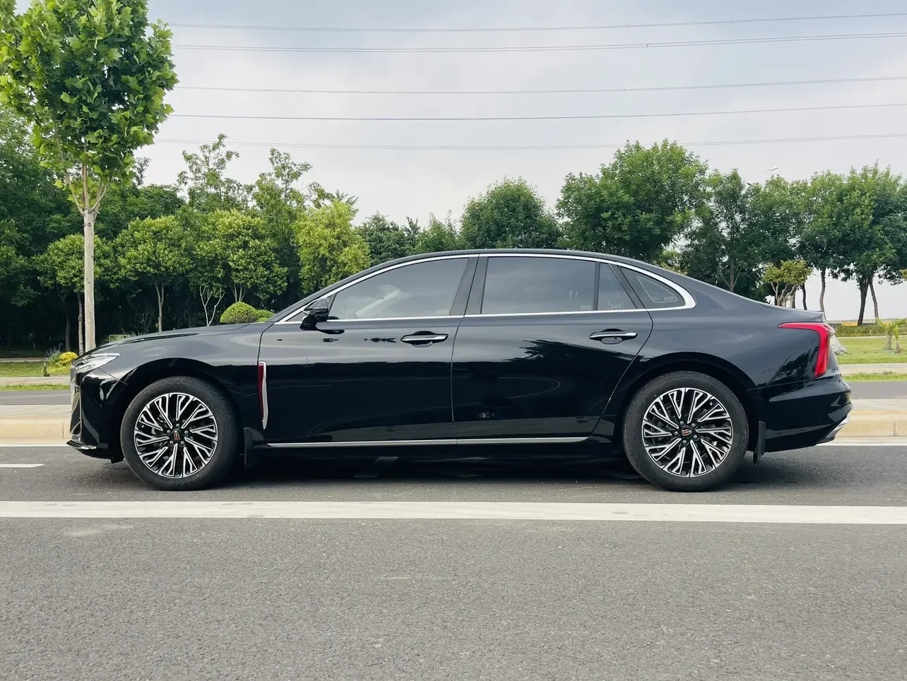 Hongqi H5