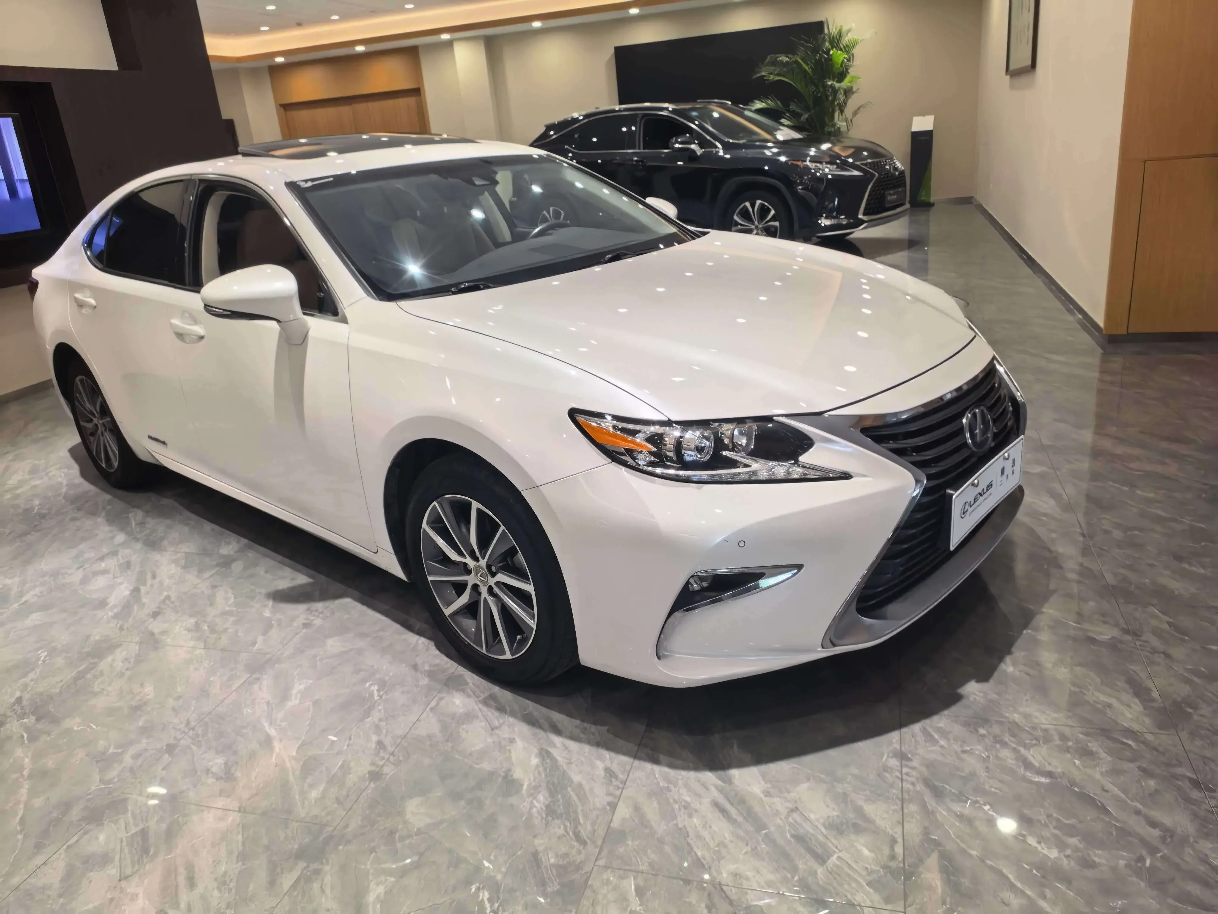 Lexus ES
