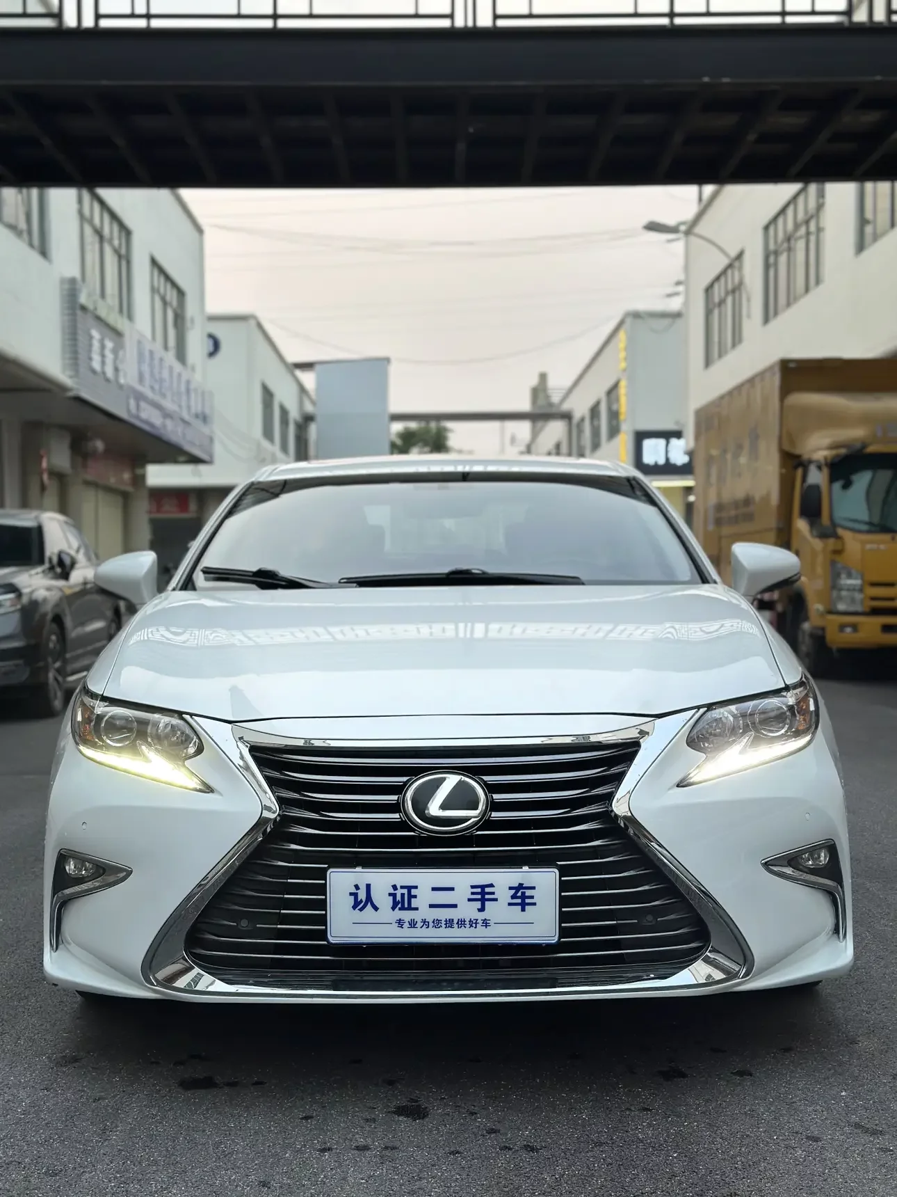 Lexus ES