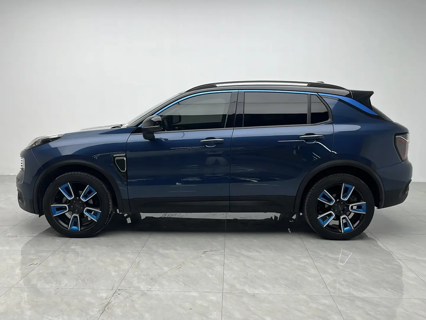 Lynk & Co 01
