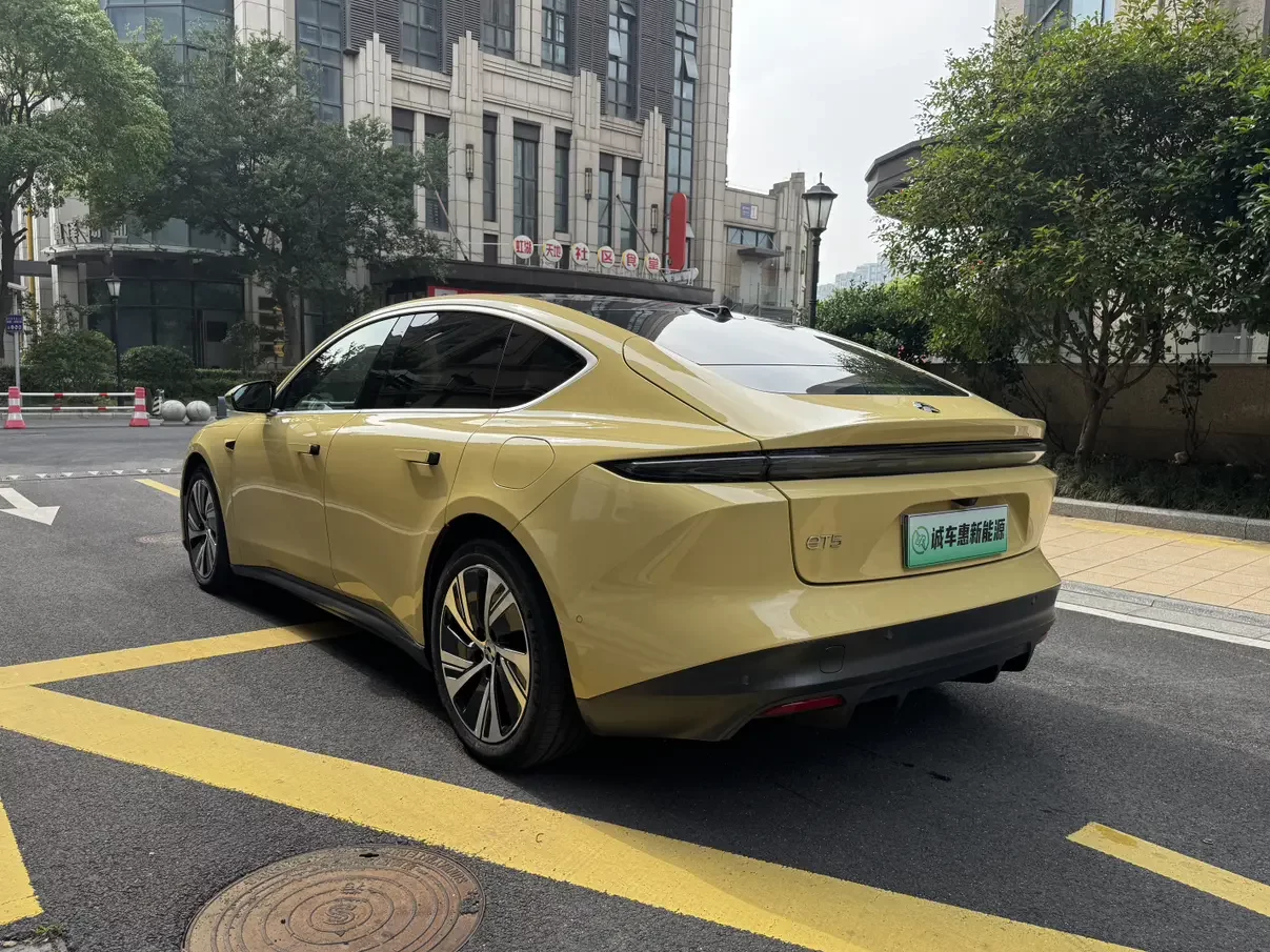 NIO ET5