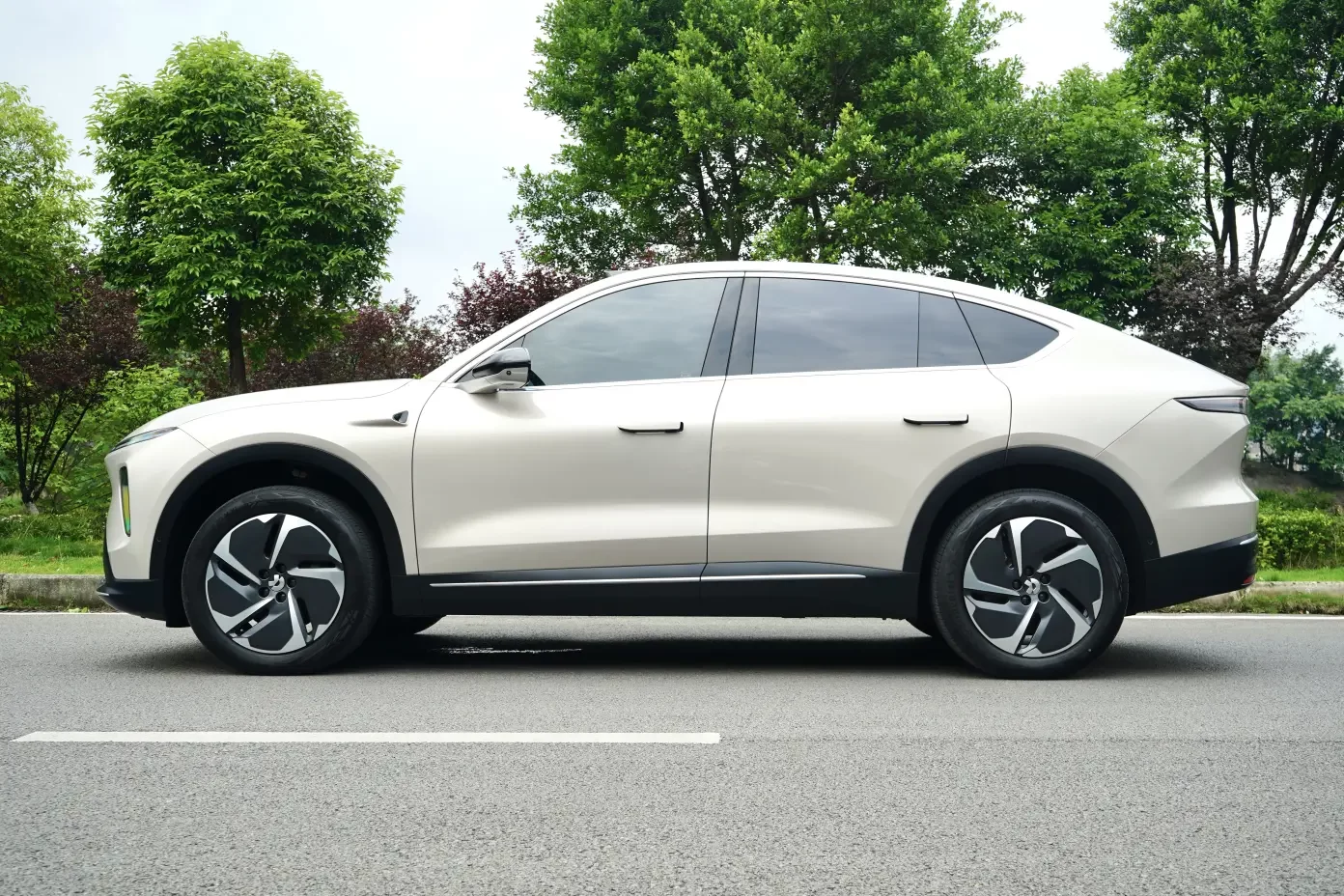 NIO EC7