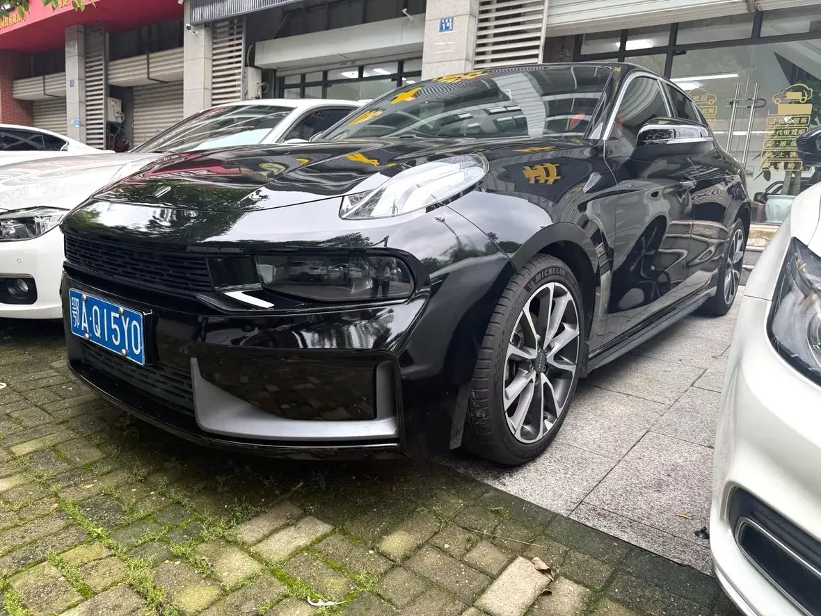 Lynk & Co 03