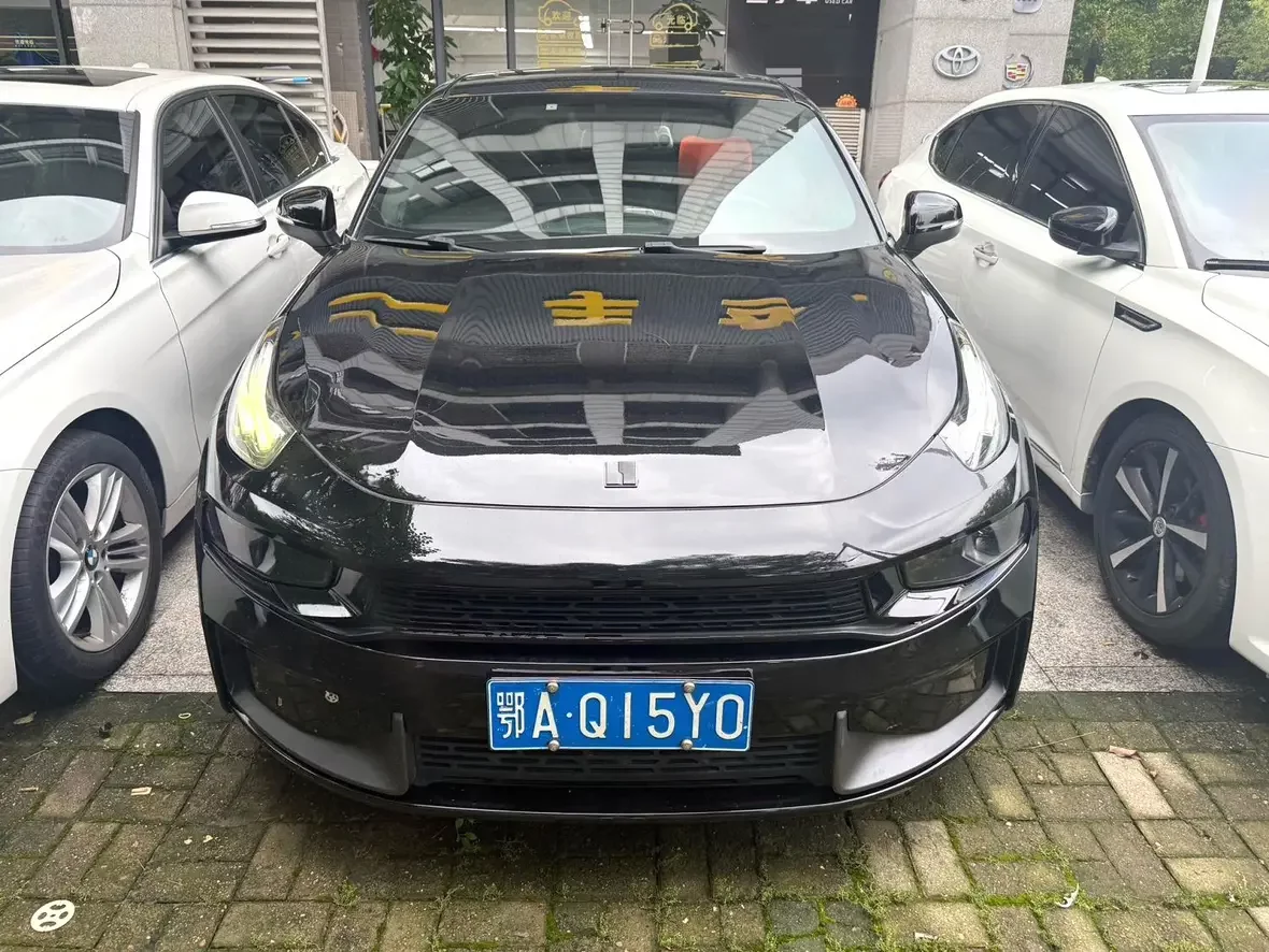 Lynk & Co 03
