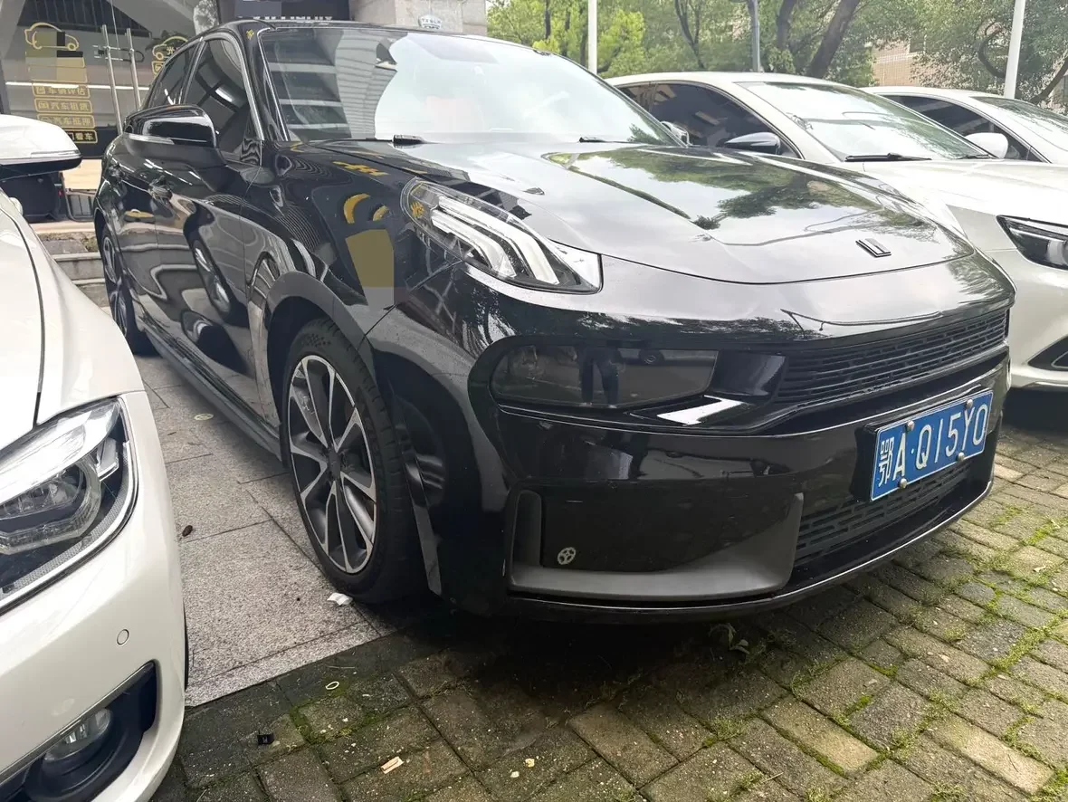 Lynk & Co 03
