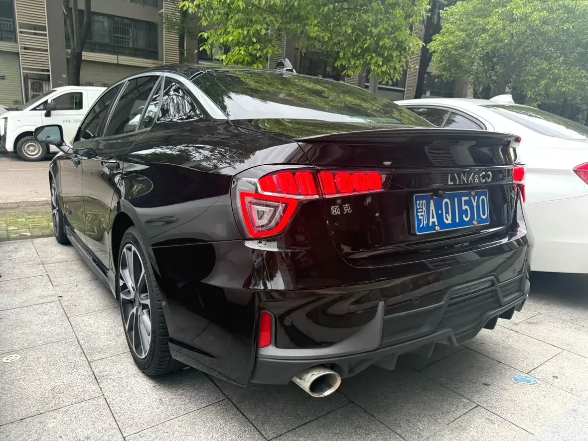 Lynk & Co 03