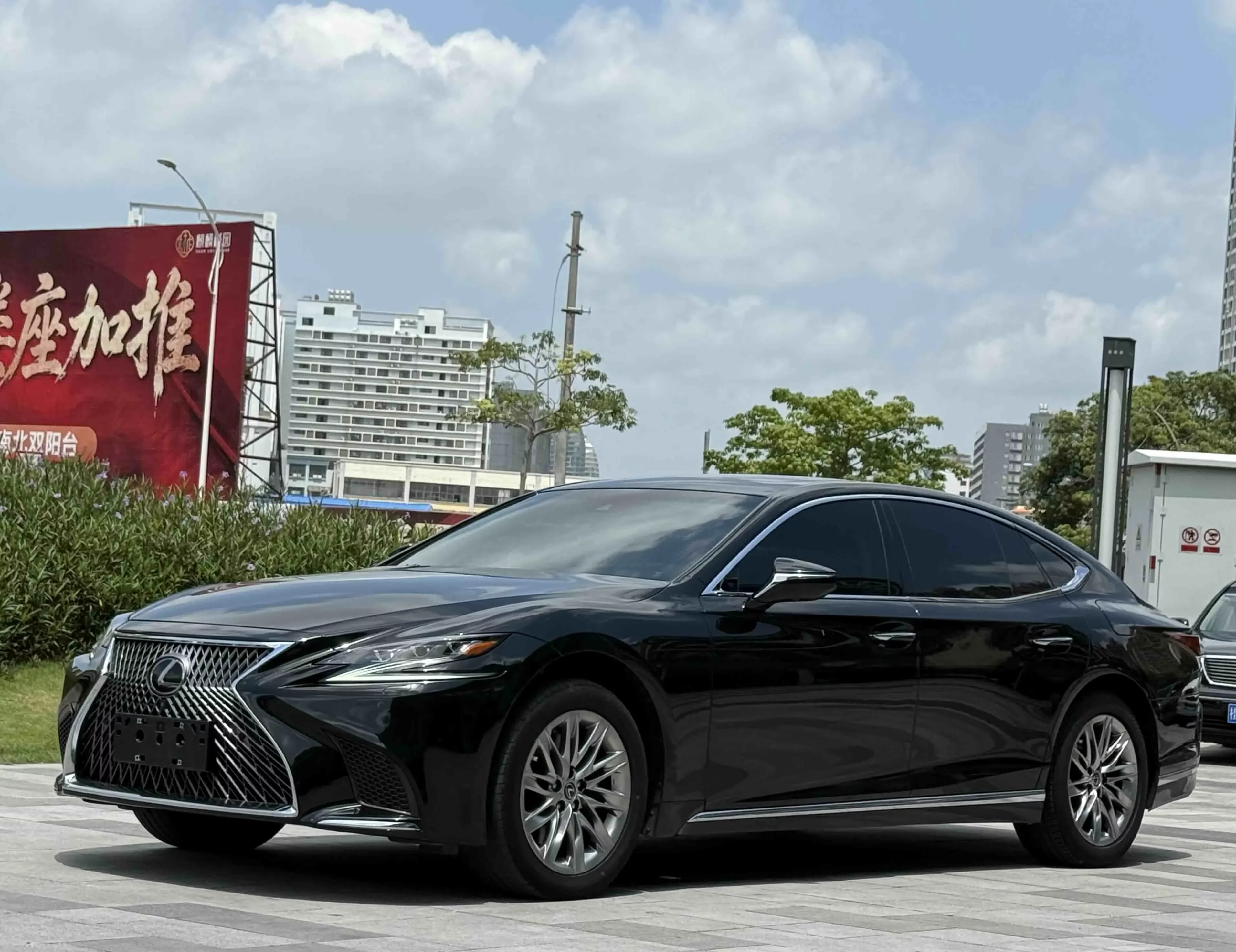 Lexus LS