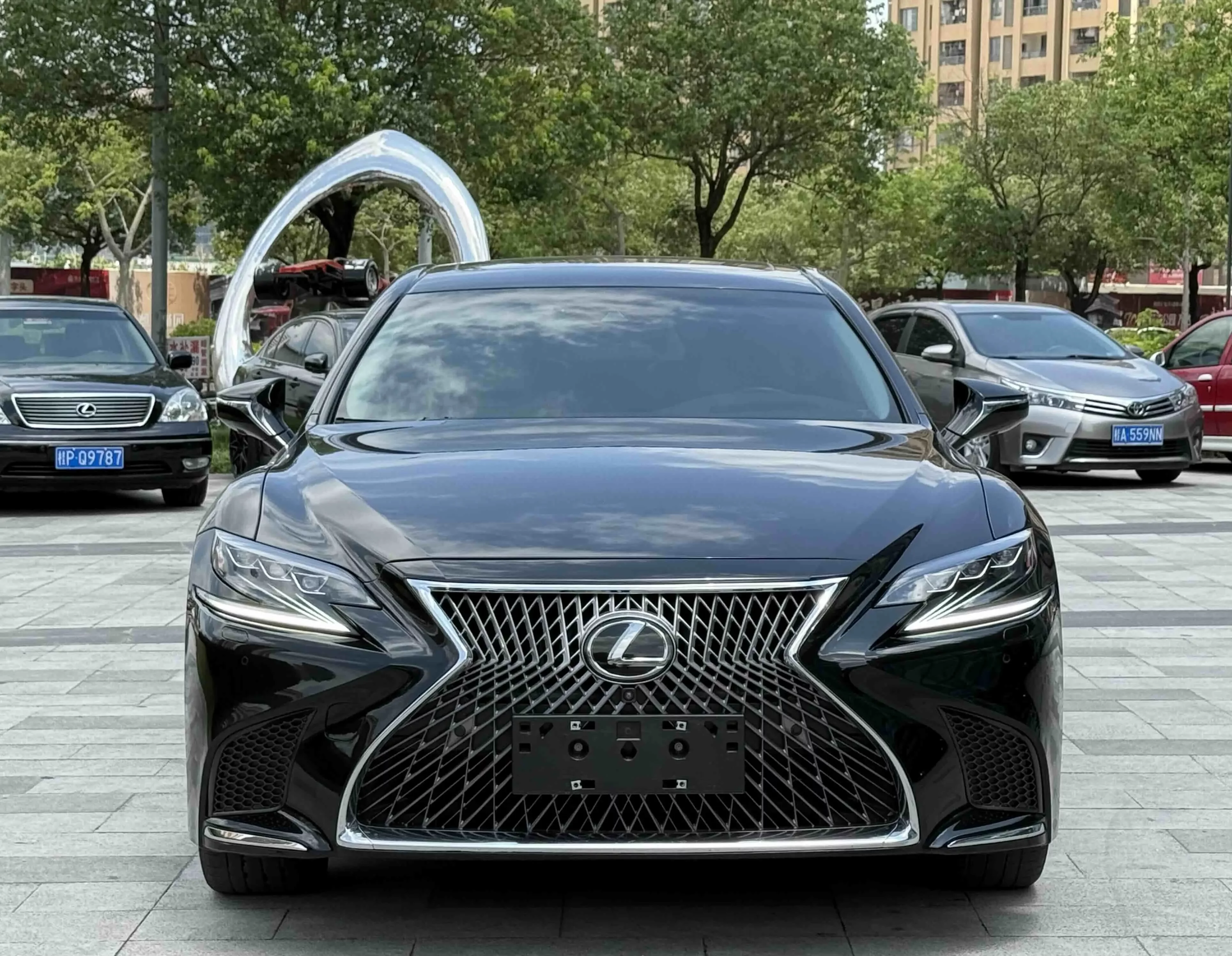 Lexus LS