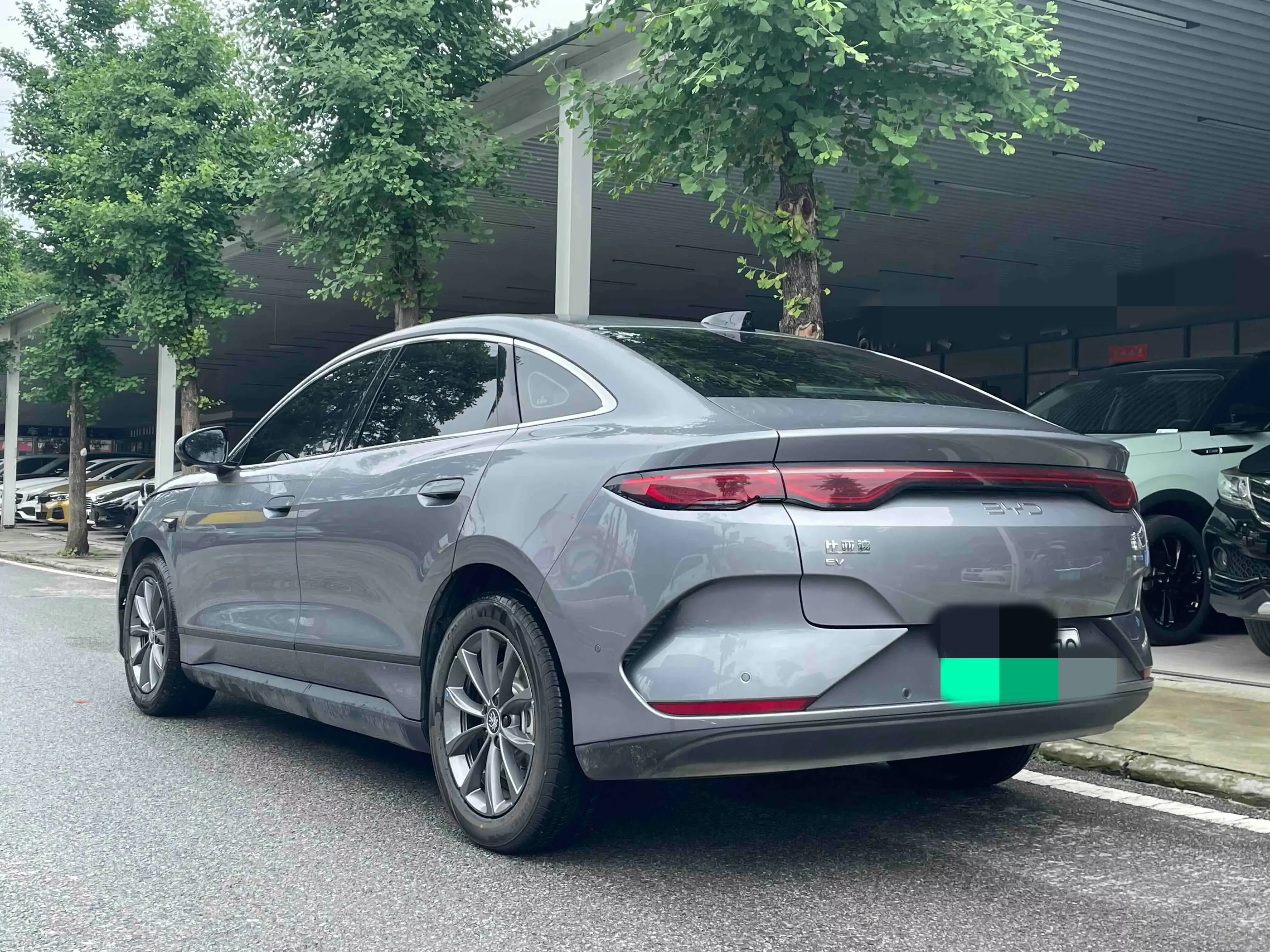 BYD Qin L EV