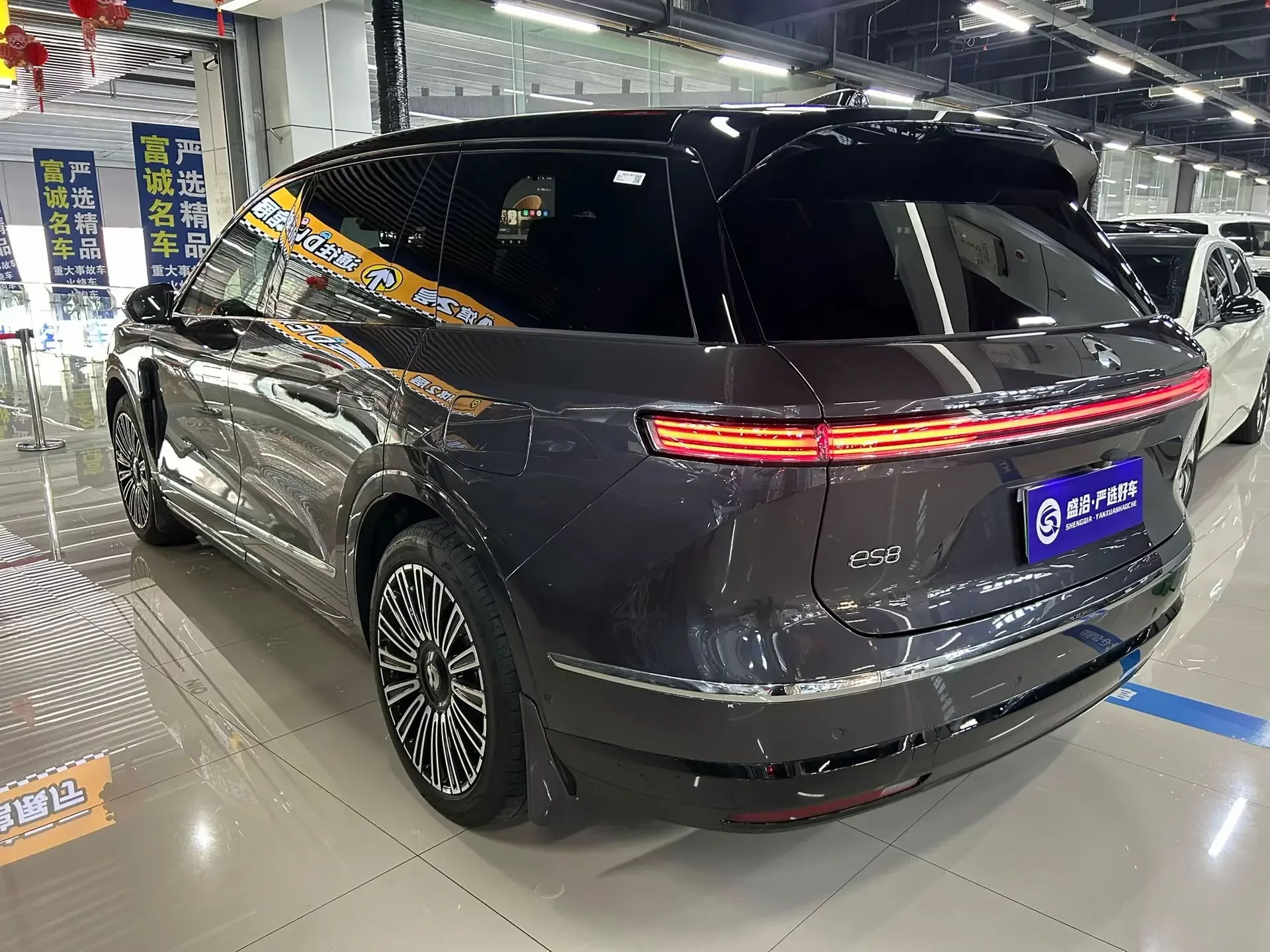 NIO ES8