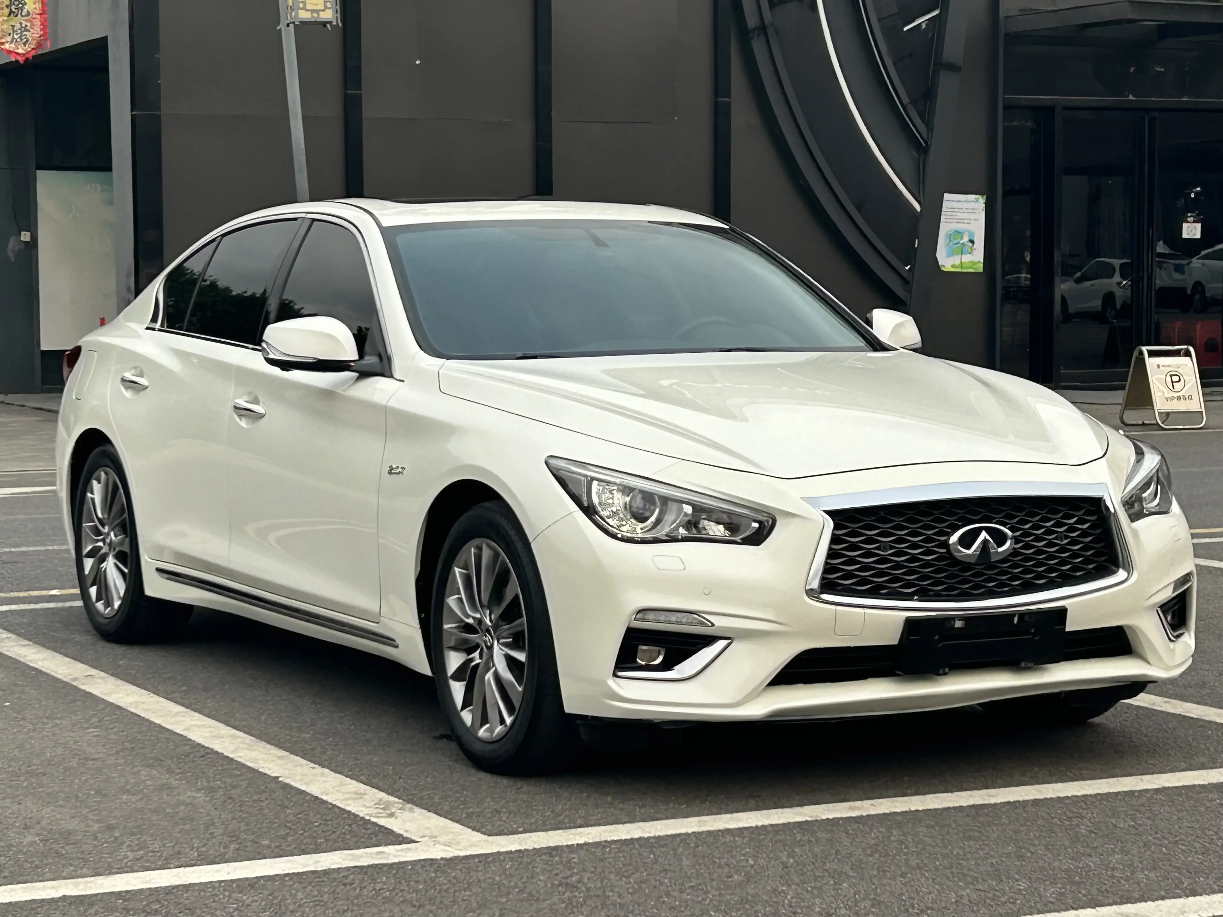 Infiniti Q50L