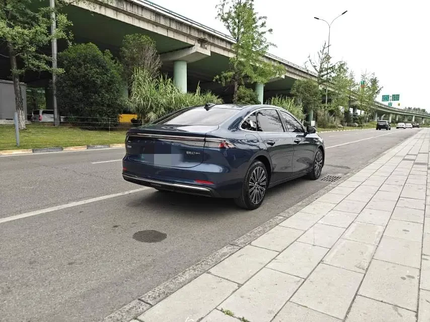 Geely Galaxy A7 EM