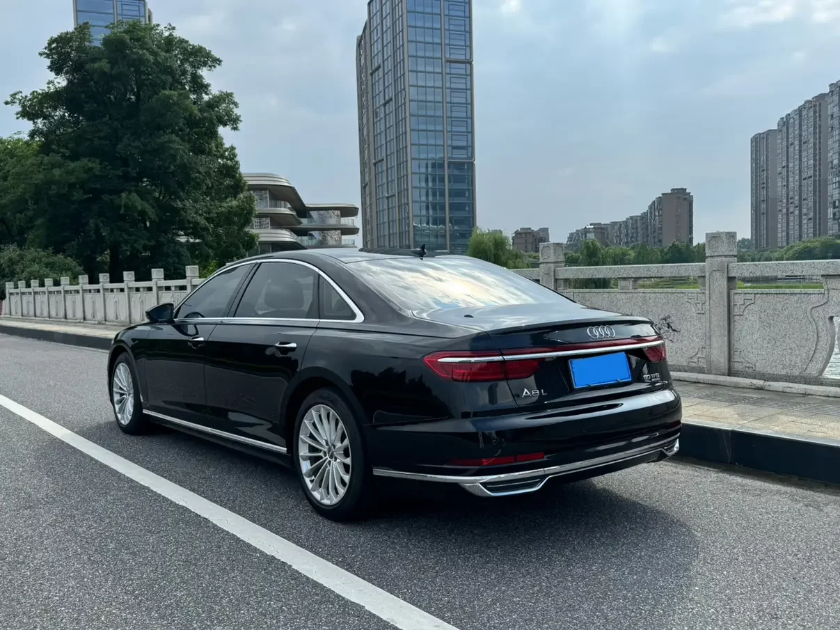 Audi A8