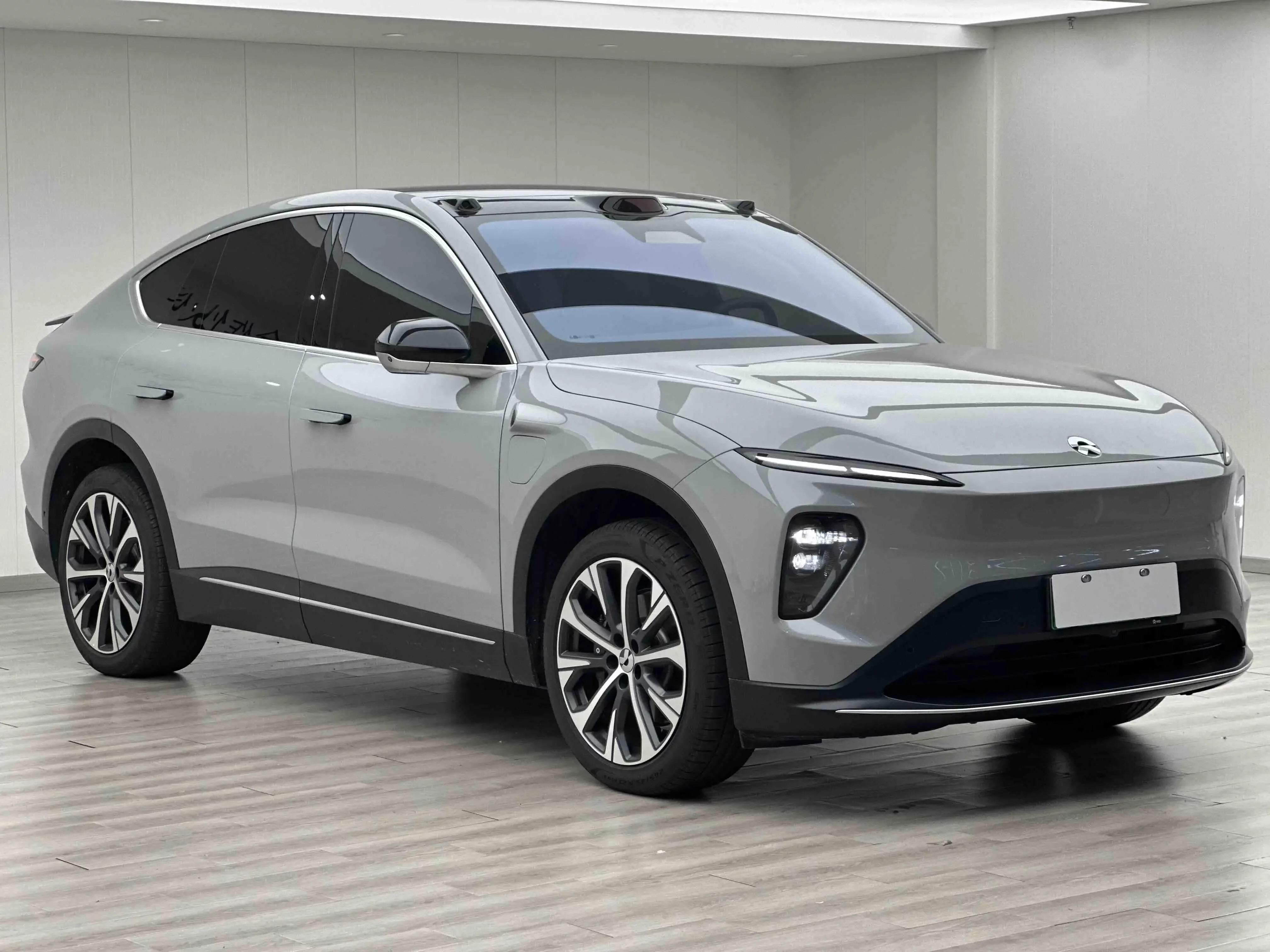 NIO EC7