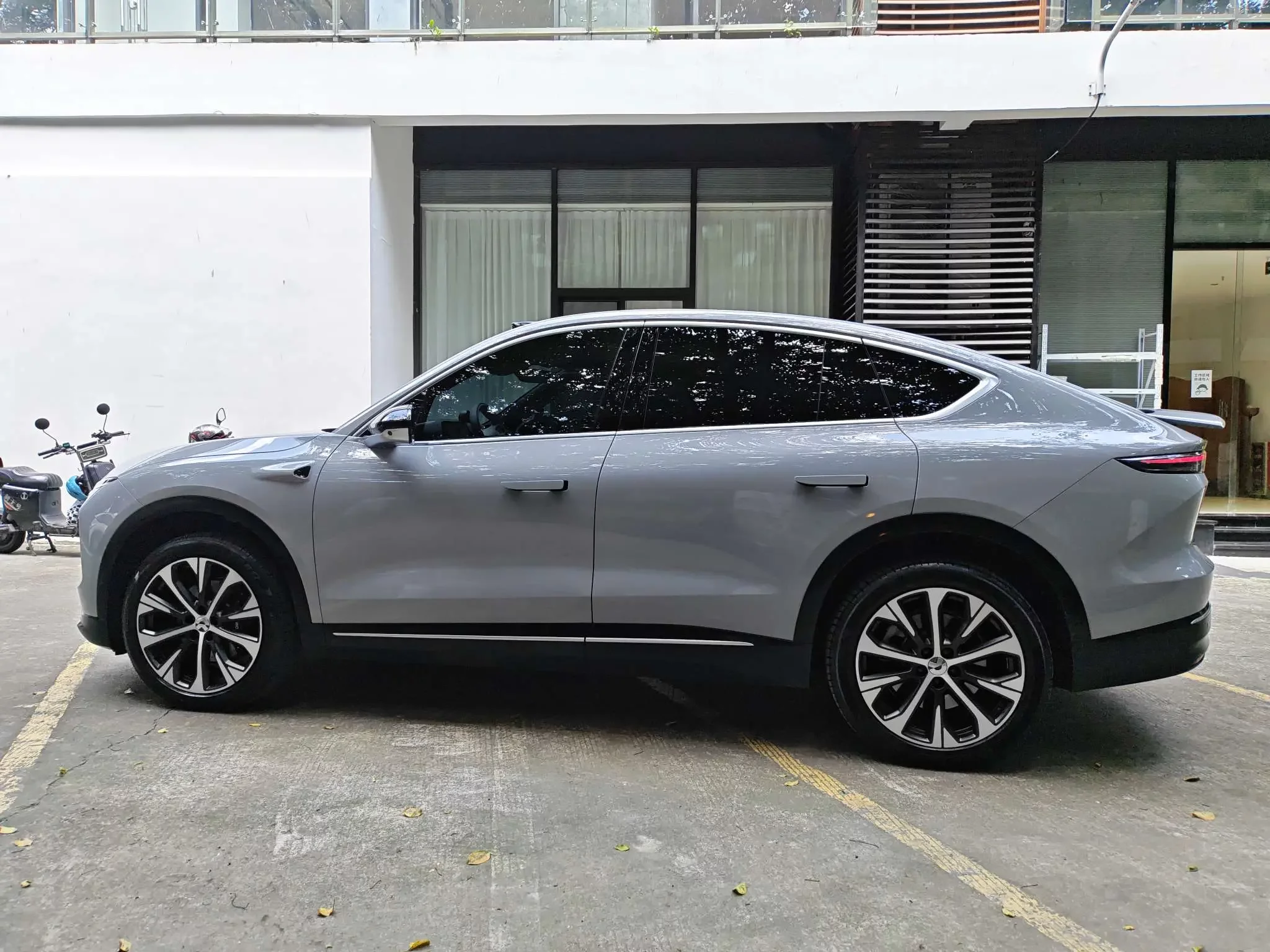 NIO EC7