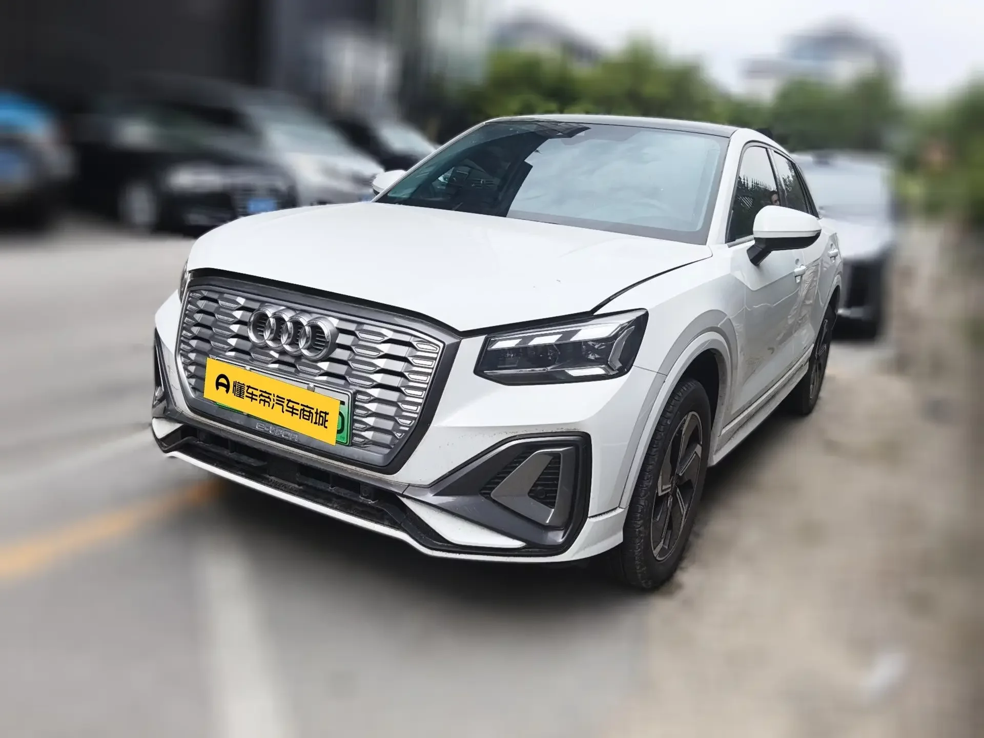 Audi Q2L e-tron
